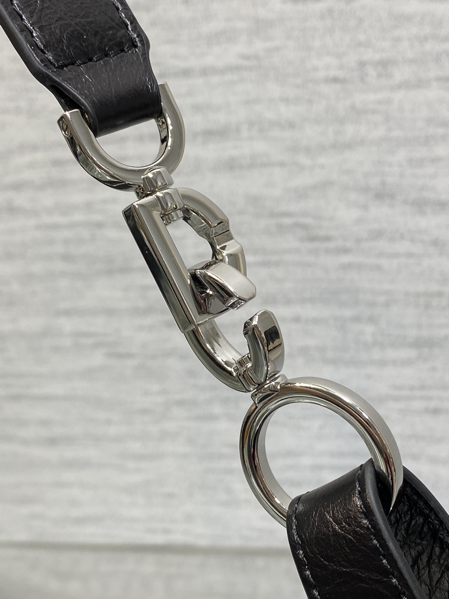 黑银小号现货‼️Journey系列油蜡皮,开年就王炸,直接击中心巴上,自带松弛感的hobo包,包形柔软又