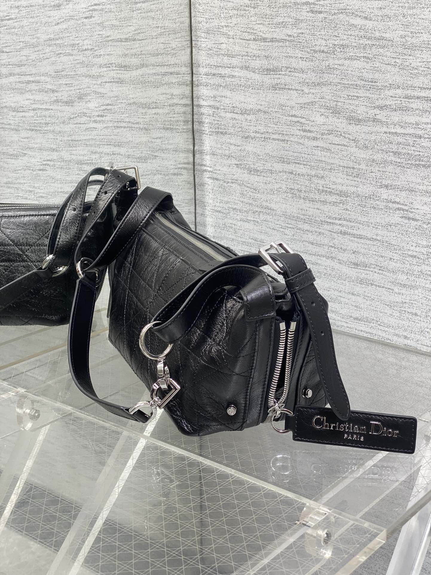 黑银小号现货‼️Journey系列油蜡皮,开年就王炸,直接击中心巴上,自带松弛感的hobo包,包形柔软又