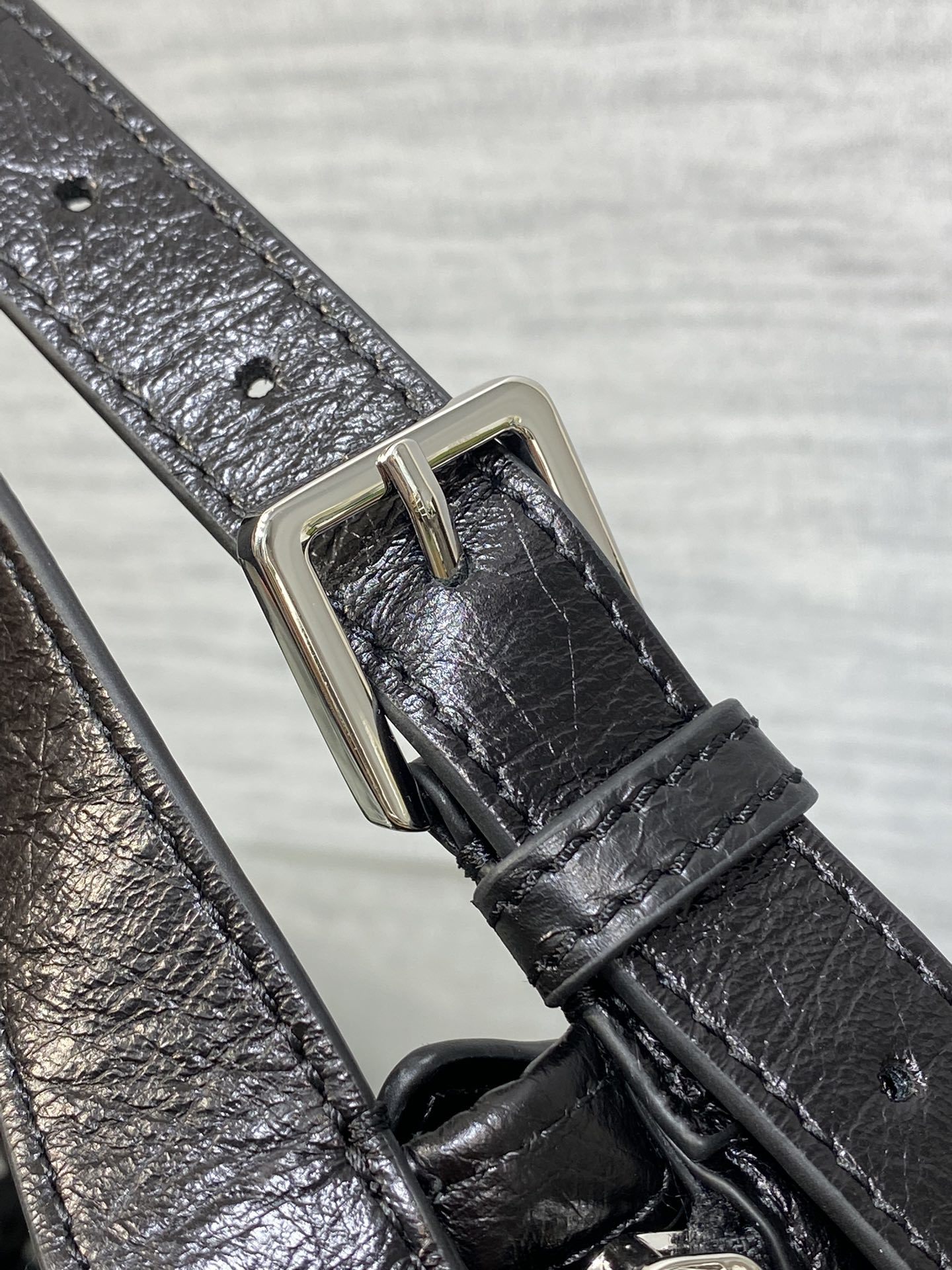 黑银小号现货‼️Journey系列油蜡皮,开年就王炸,直接击中心巴上,自带松弛感的hobo包,包形柔软又