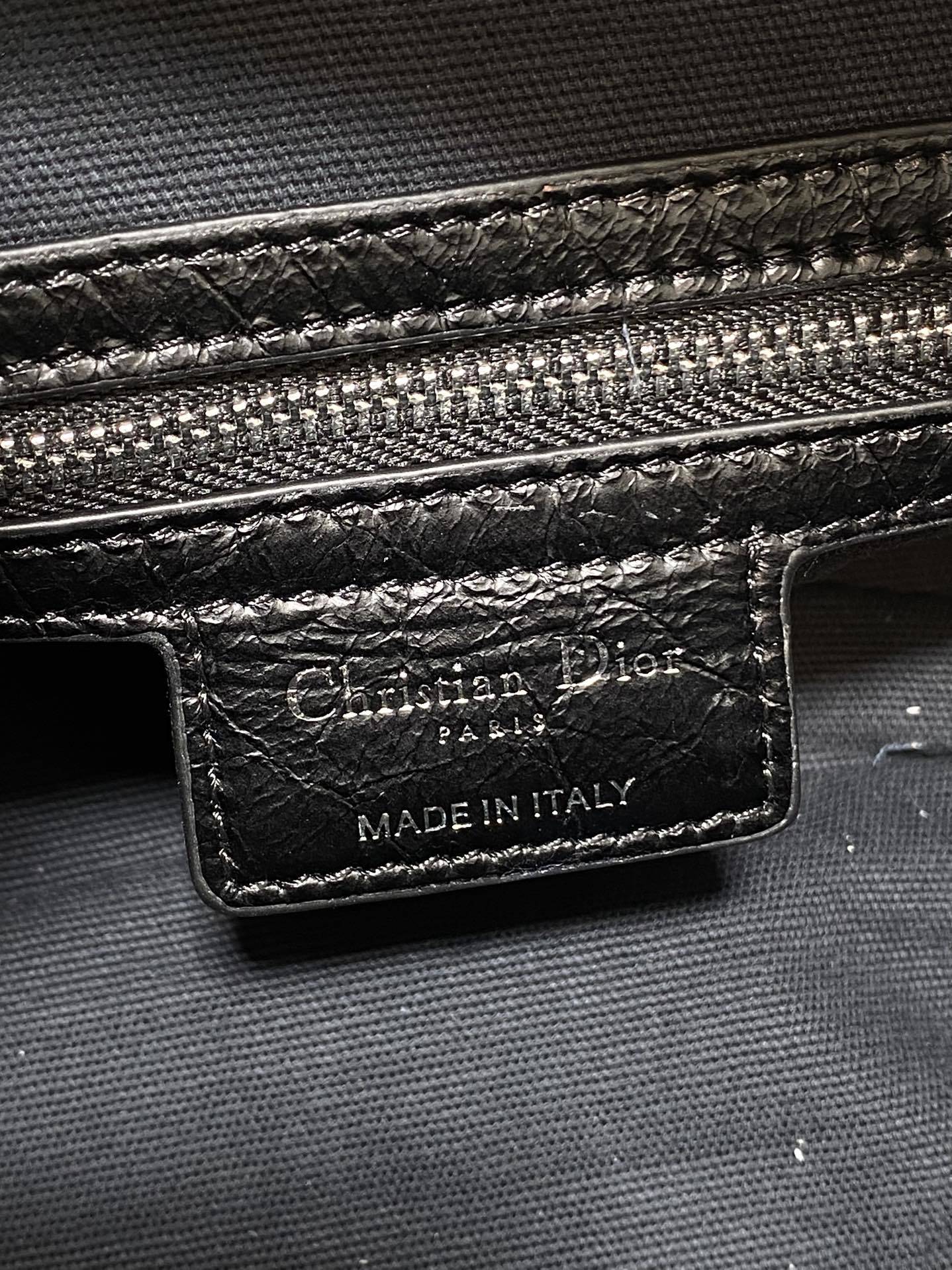 黑银小号现货‼️Journey系列油蜡皮,开年就王炸,直接击中心巴上,自带松弛感的hobo包,包形柔软又