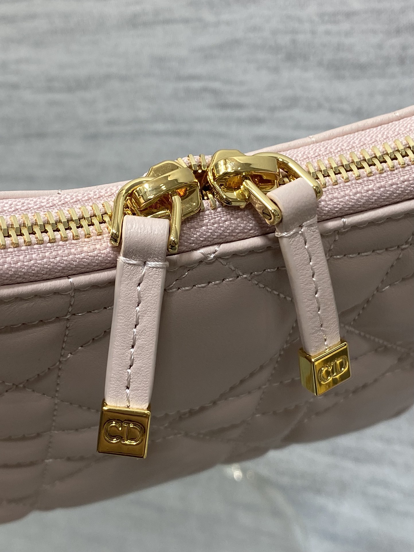 原厂芯片版现货‼️Dior秋冬系列Miss Dior单肩水饺包 采用经典菱格柔软小羊皮精心制作 别具一格