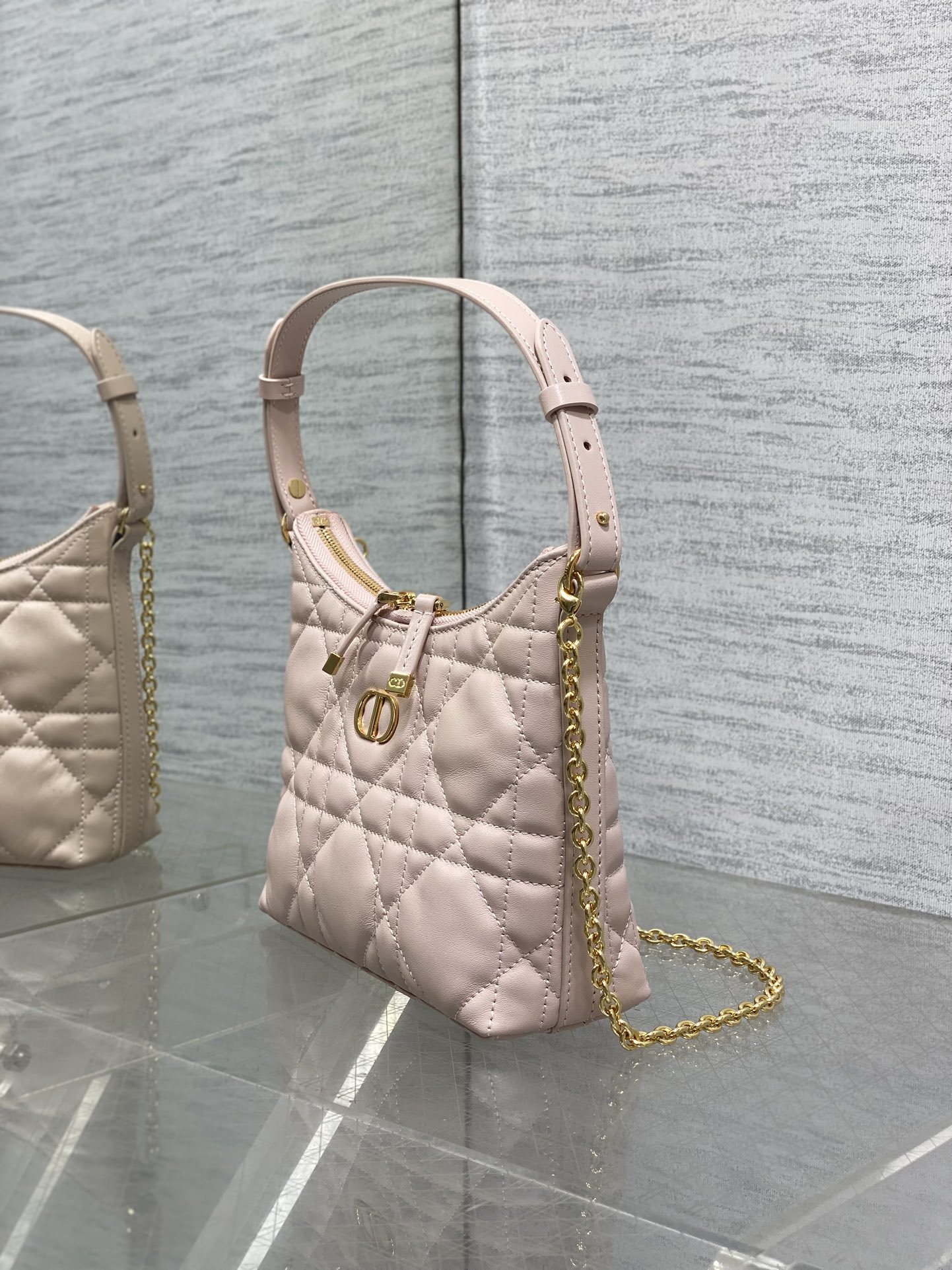 原厂芯片版现货‼️Dior秋冬系列Miss Dior单肩水饺包 采用经典菱格柔软小羊皮精心制作 别具一格