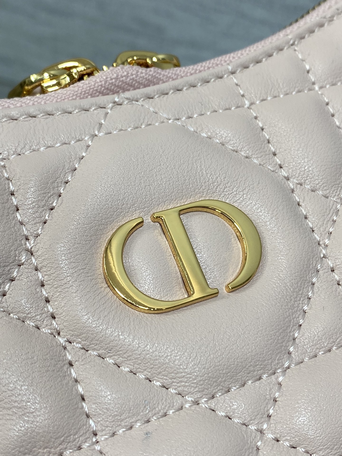 原厂芯片版现货‼️Dior秋冬系列Miss Dior单肩水饺包 采用经典菱格柔软小羊皮精心制作 别具一格