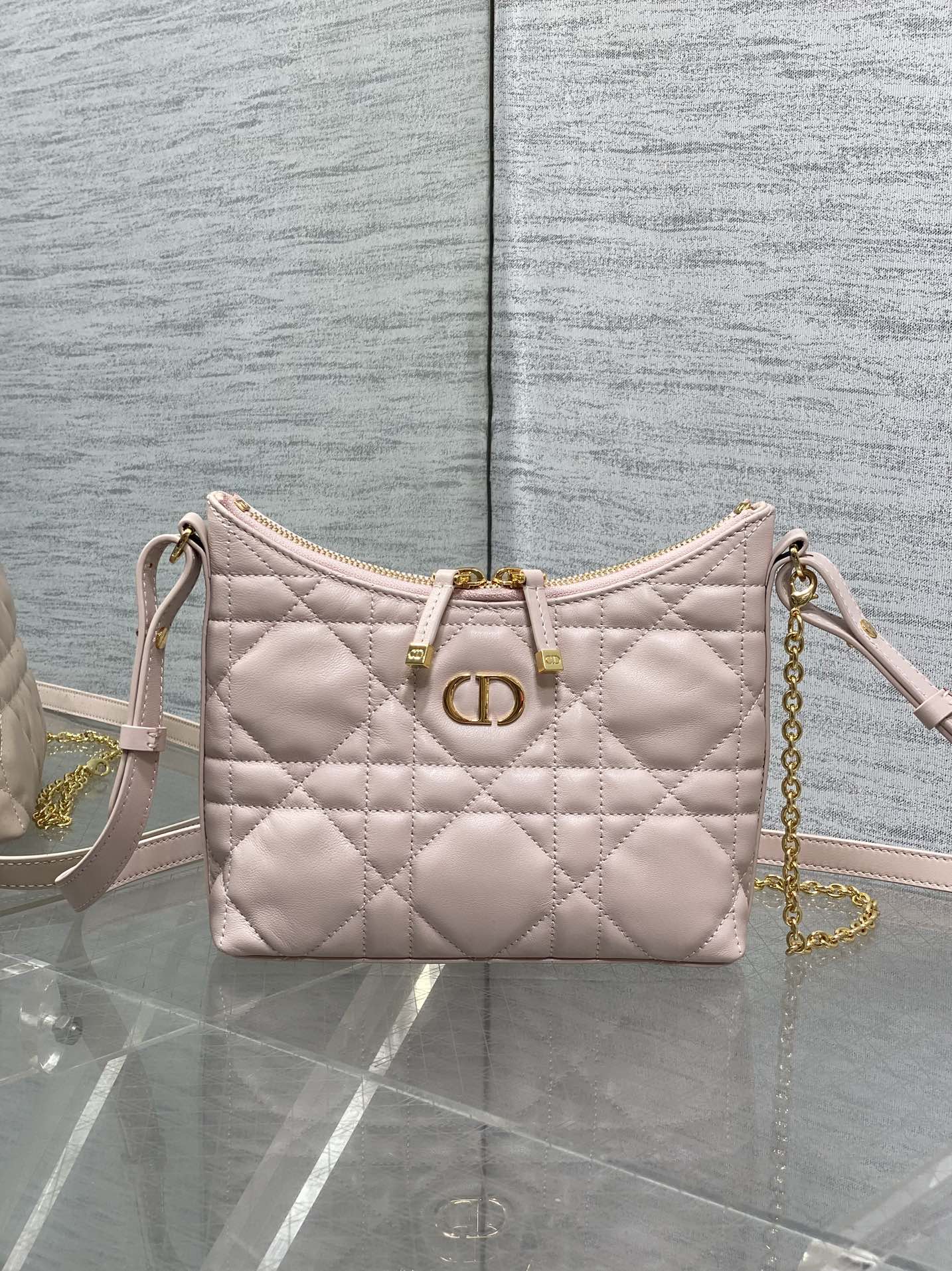 原厂芯片版现货‼️Dior秋冬系列Miss Dior单肩水饺包 采用经典菱格柔软小羊皮精心制作 别具一格