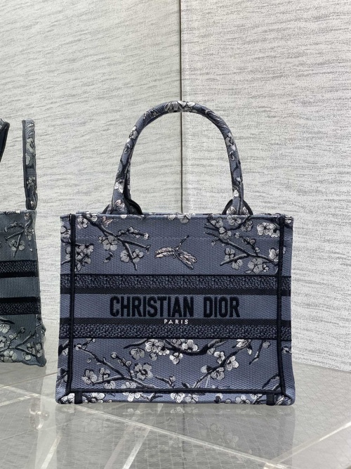 Christian Dior Small Book Tote Bag, Embroidery, 26*8*22cm - Daily Use 1 Christian Dior Small Book Tote Bag, Embroidery, 26*8*22cm - Daily Use