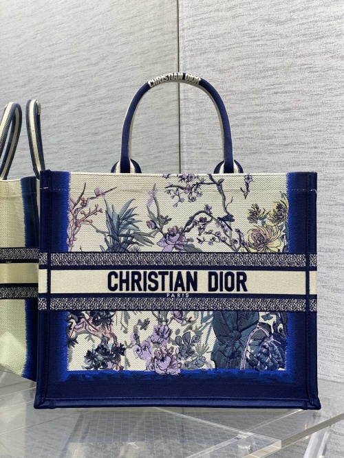 Dior Tote Bag with Floral Embroidery, Summer Collection, Large Capacity 1 Dior Tote Bag with Floral Embroidery, Summer Collection, Large Capacity