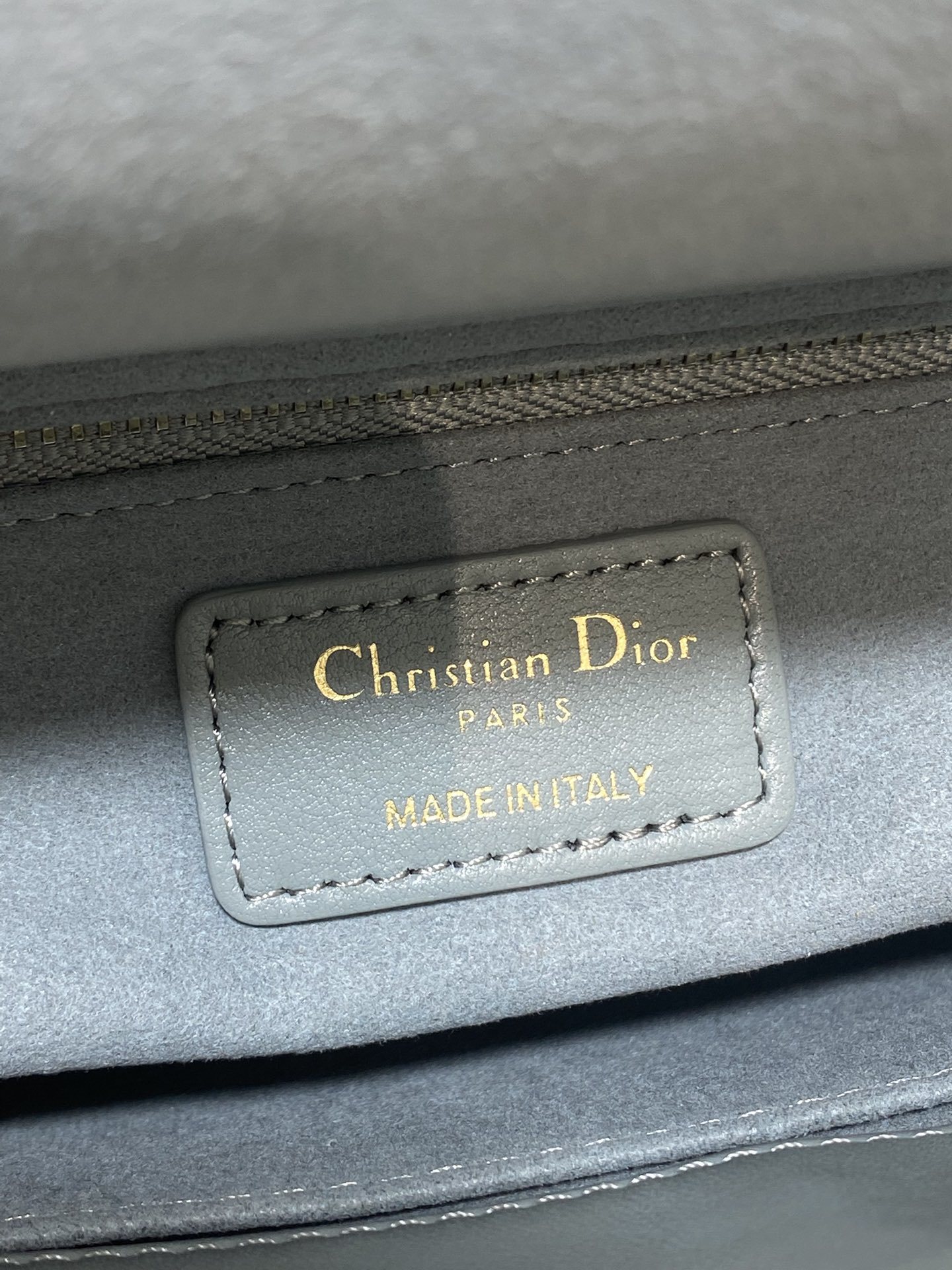 现货‼️Lady戴妃四格系列,经典的包形,甜美又不失优雅,春夏最新颜色,小清新风格🆕,搭配最新的字母肩带