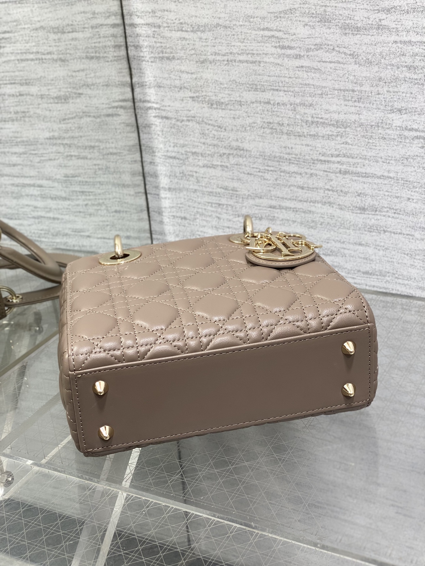 Dior Lady Dior Bag: Iconic Design, Fresh Spring Colors & Customizable Strap 8 i1755074700 7034 0