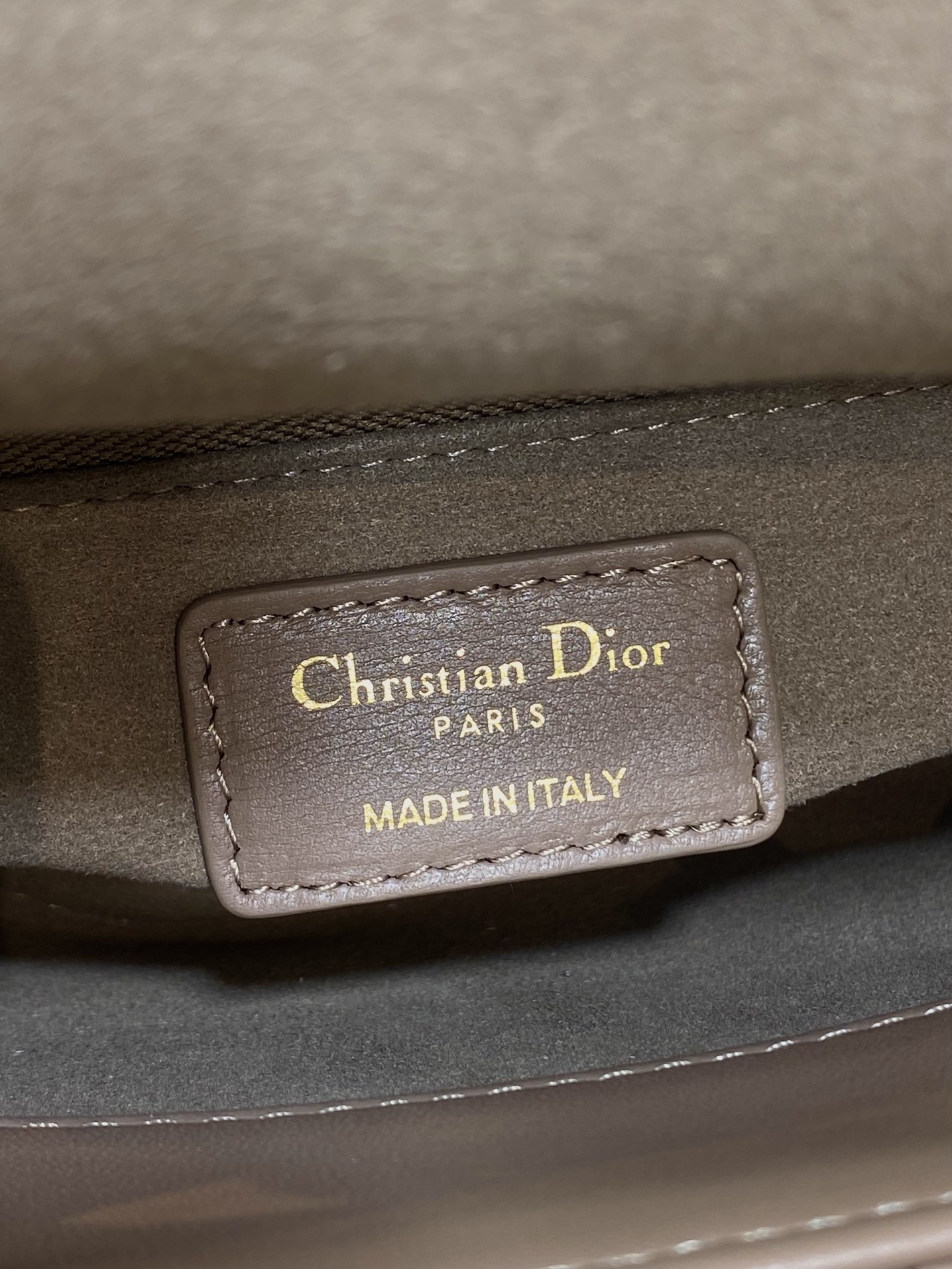 Classic Dior Lady Dior Bag: Elegant, Iconic, and Stylish - 17x7x15cm 10 i1755074929 4538 2