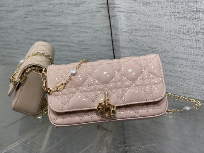 Elegant Pearl Chain Bag with Cannage Stitching and Letter Charm 1 Elegant Pearl Chain Bag with Cannage Stitching and Letter Charm
