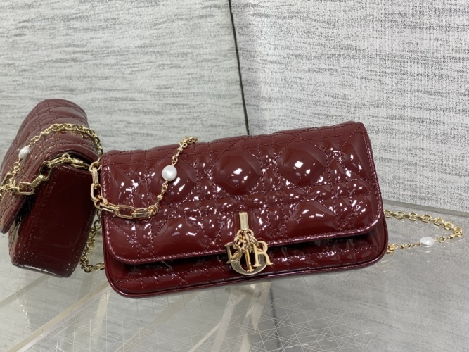 Elegant Pearl Chain Bag with Cannage Stitching & Leather 1 Elegant Pearl Chain Bag with Cannage Stitching & Leather