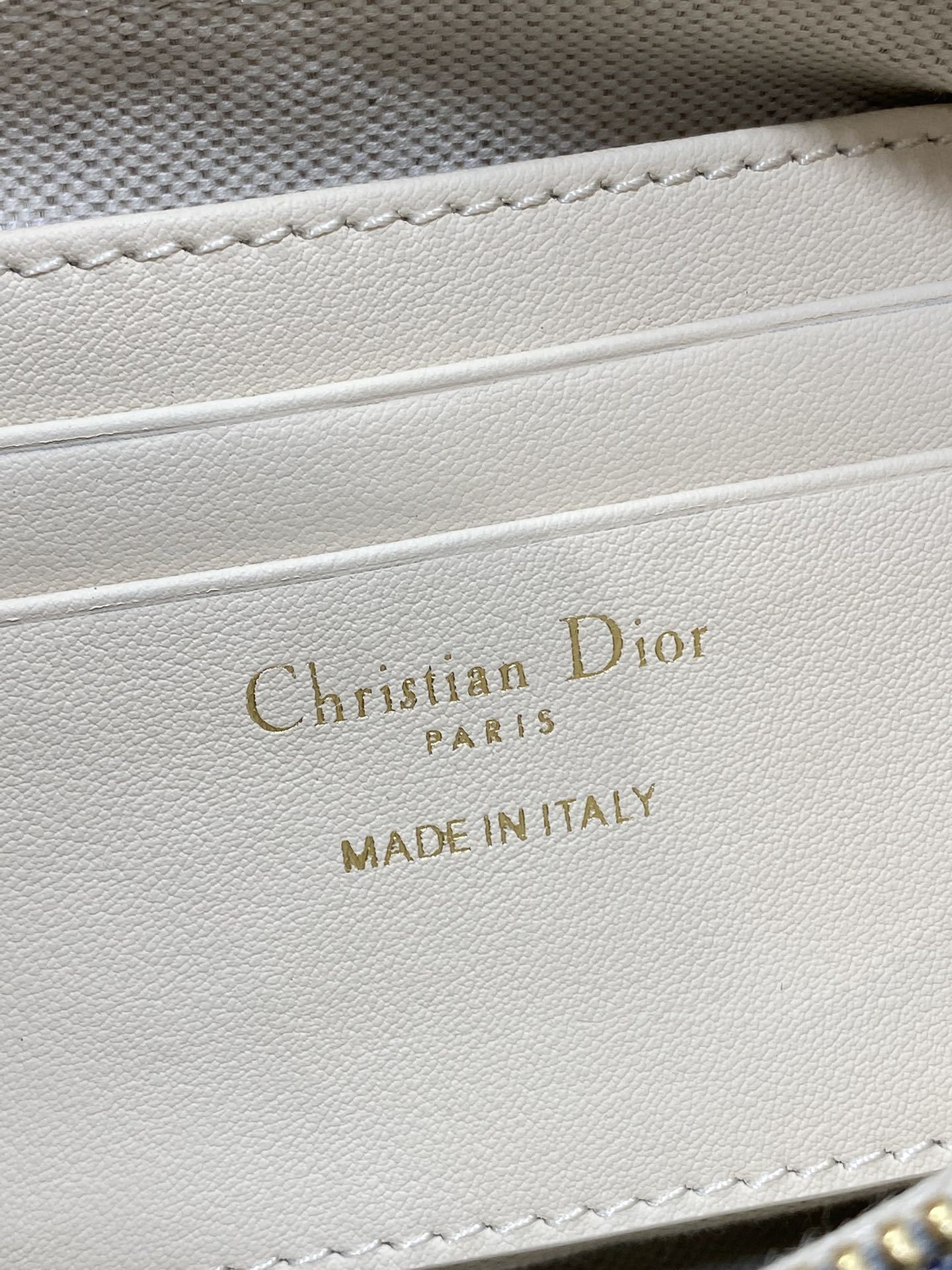 酒椰草现货‼️Wanderlust系列腋下包,夏天这一个包就够了,饺子包升级版,容量加大 ,能斜挎还能肩