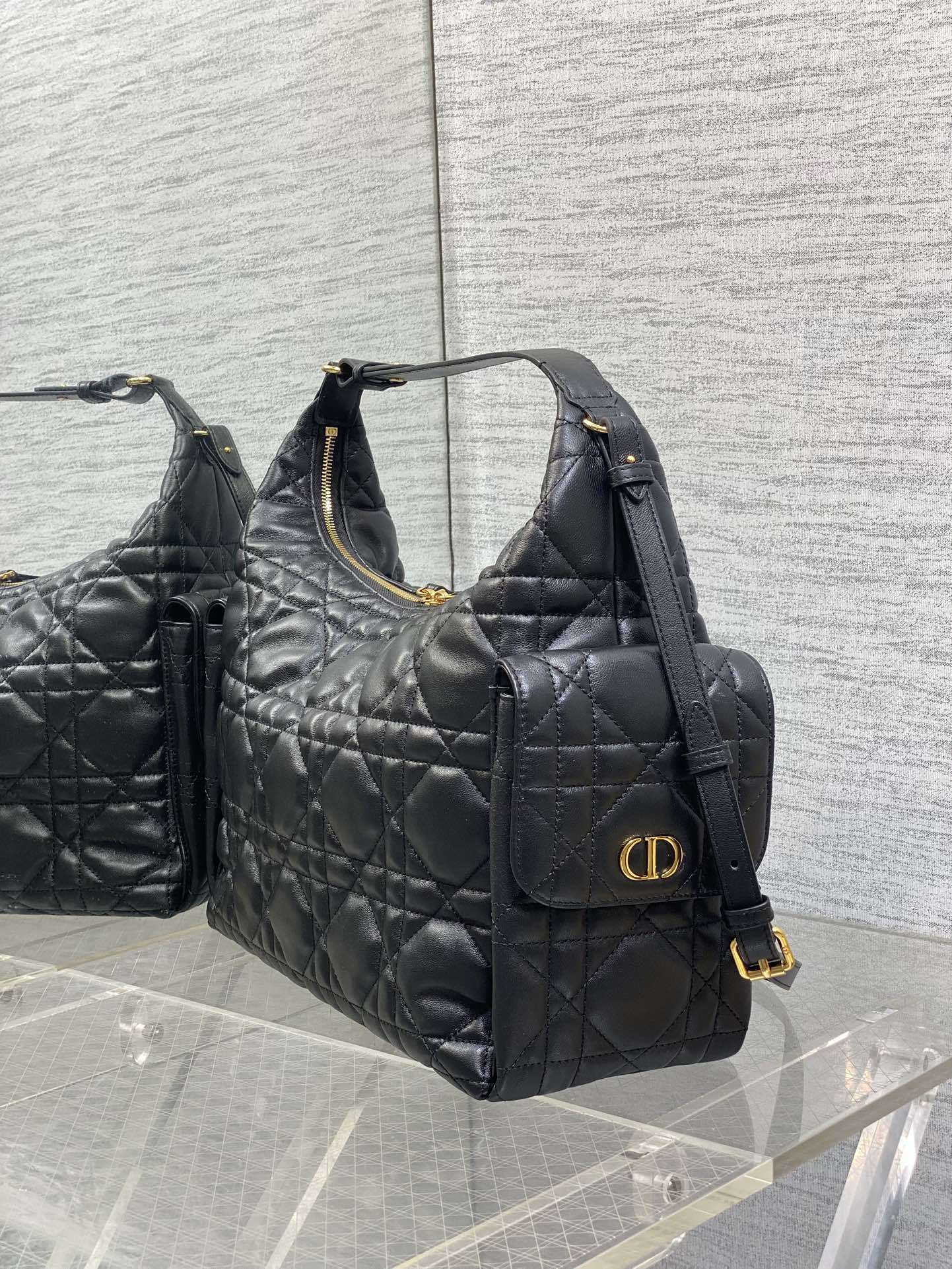 现货‼️D-Dream 秋冬系列,一上线就被美到,全新简洁的包形,复古又高级,侧面两个口袋的设计,休闲现