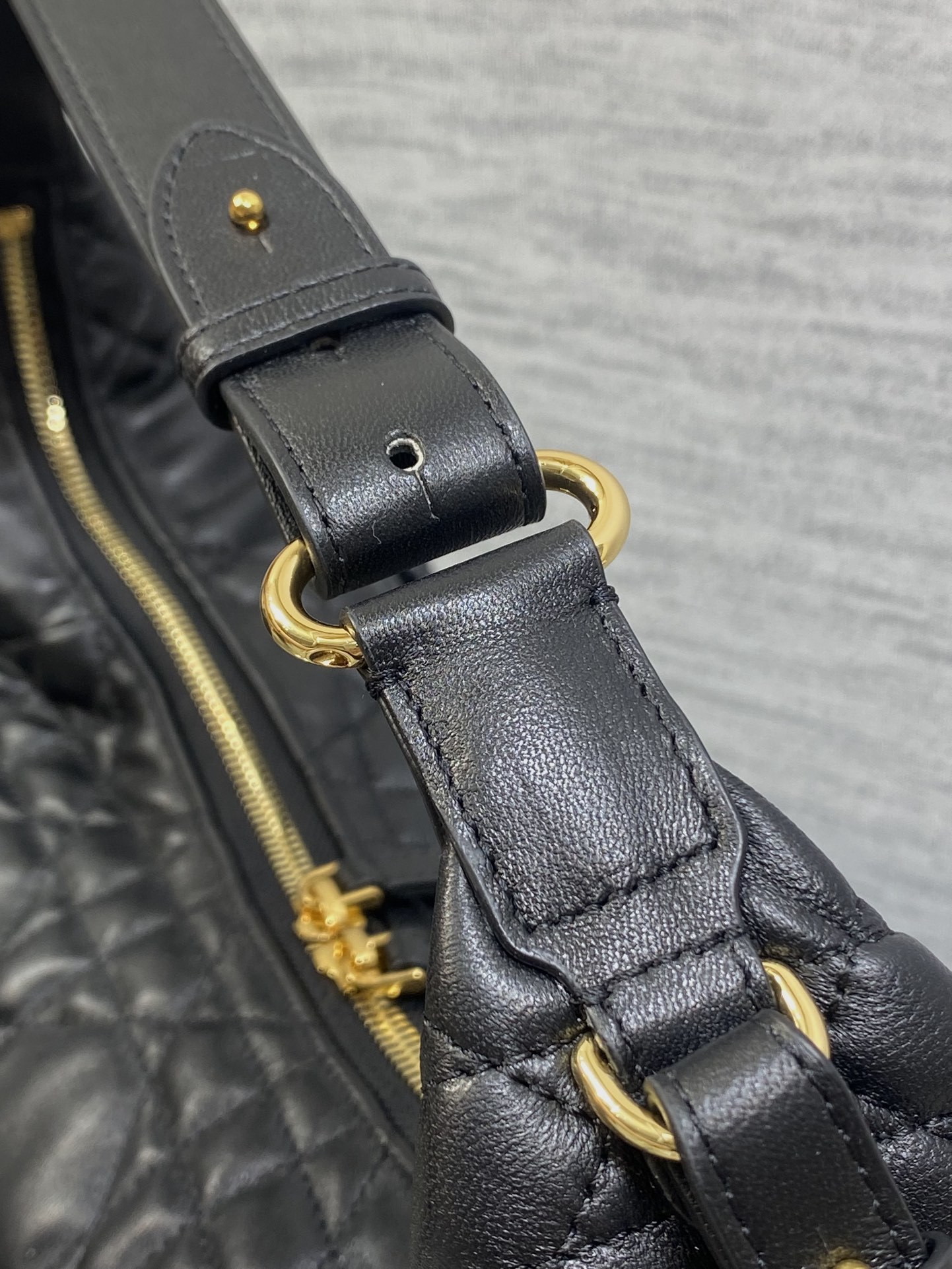 现货‼️D-Dream 秋冬系列,一上线就被美到,全新简洁的包形,复古又高级,侧面两个口袋的设计,休闲现