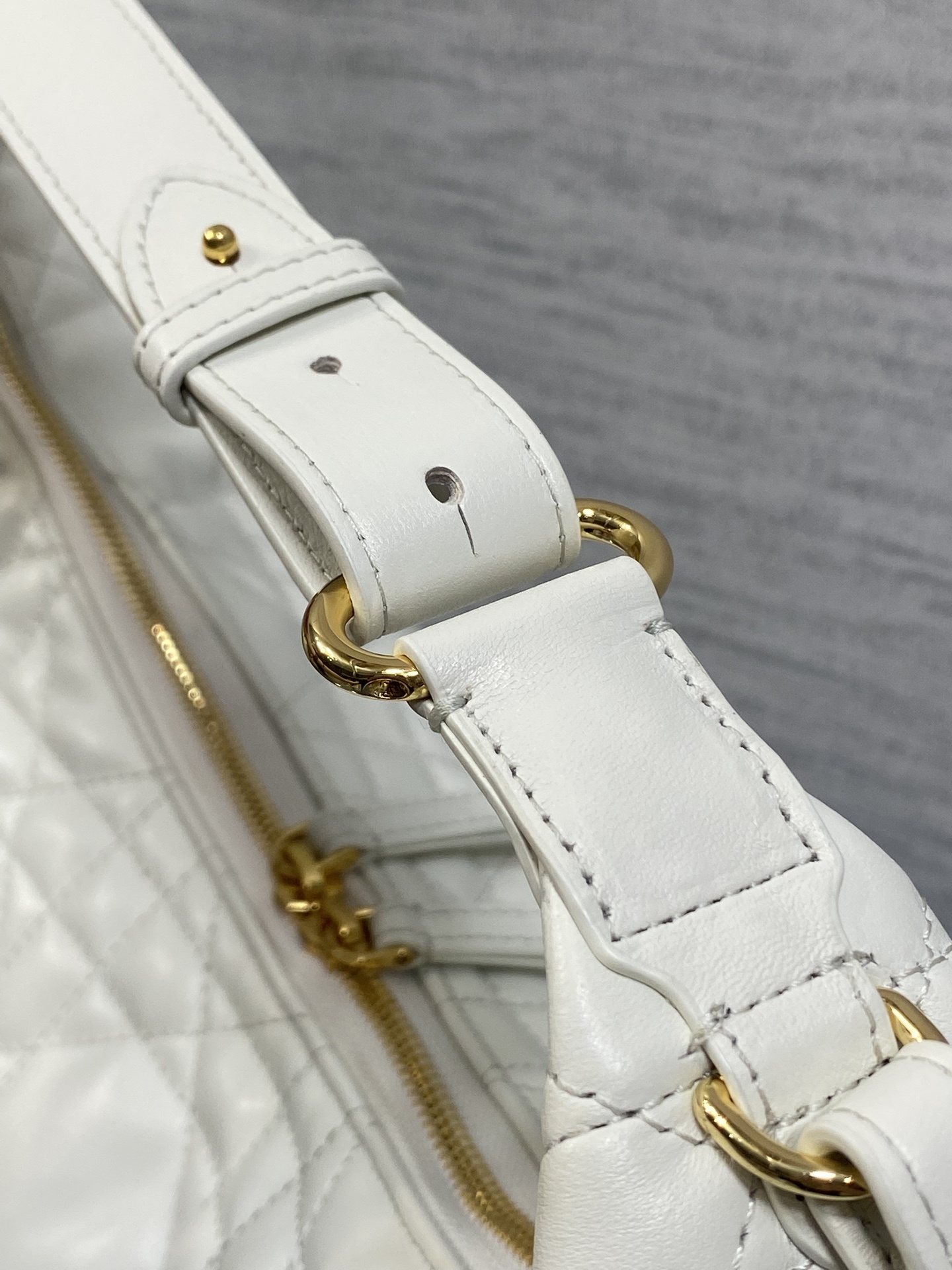 现货‼️D-Dream 秋冬系列,一上线就被美到,全新简洁的包形,复古又高级,侧面两个口袋的设计,休闲现