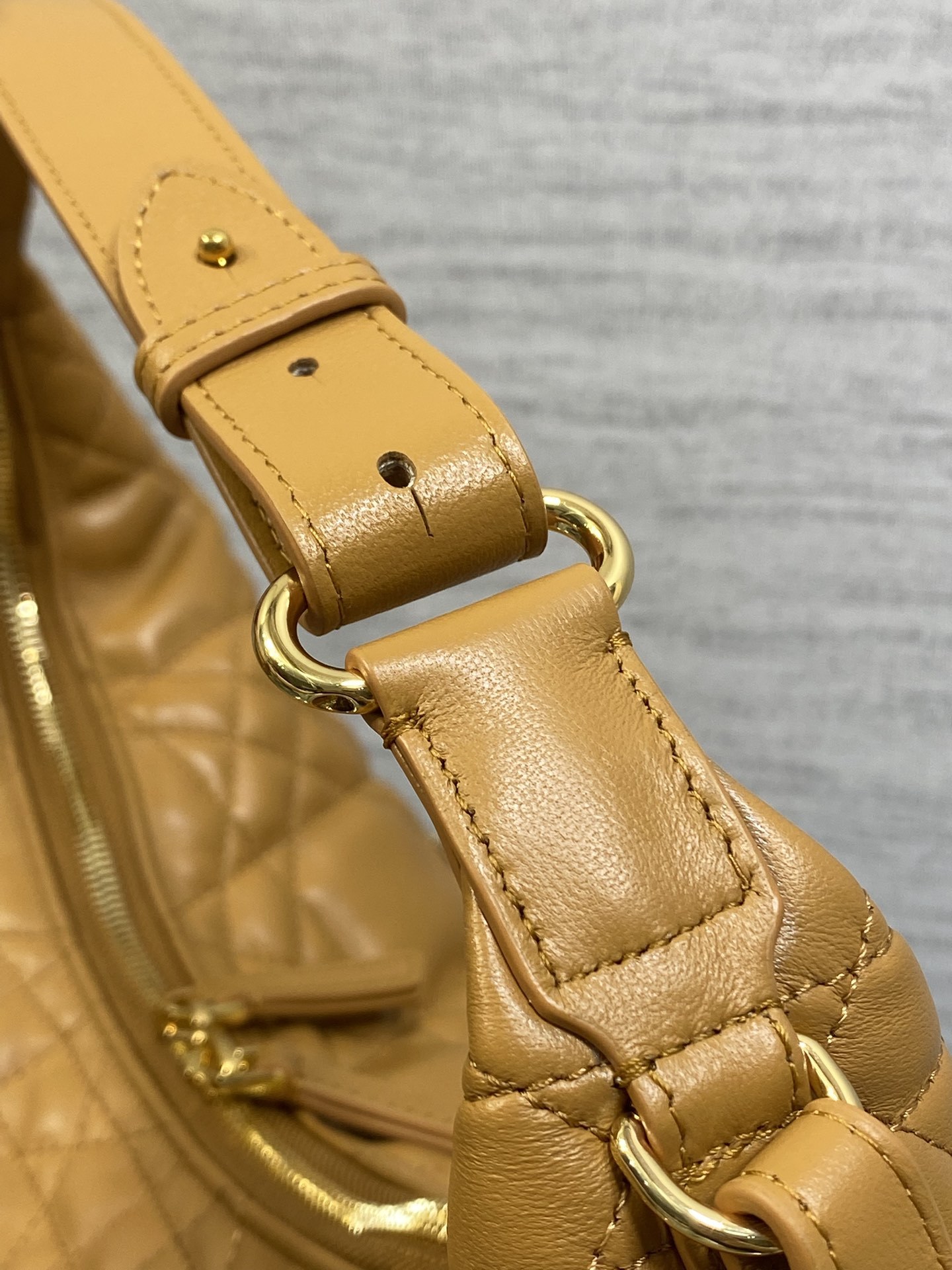 现货‼️D-Dream 秋冬系列,一上线就被美到,全新简洁的包形,复古又高级,侧面两个口袋的设计,休闲现