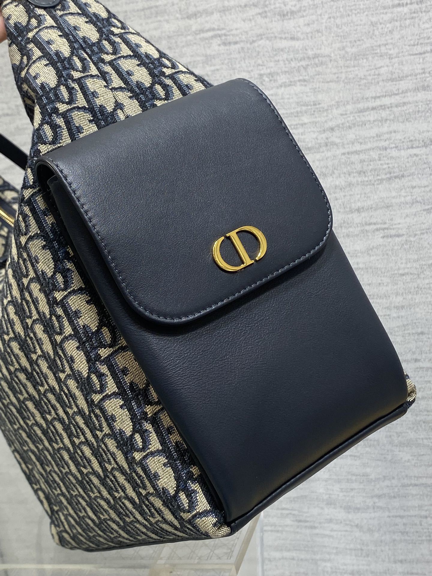 现货‼️D-Dream 秋冬系列,一上线就被美到,全新简洁的包形,复古又高级,侧面两个口袋的设计,休闲现