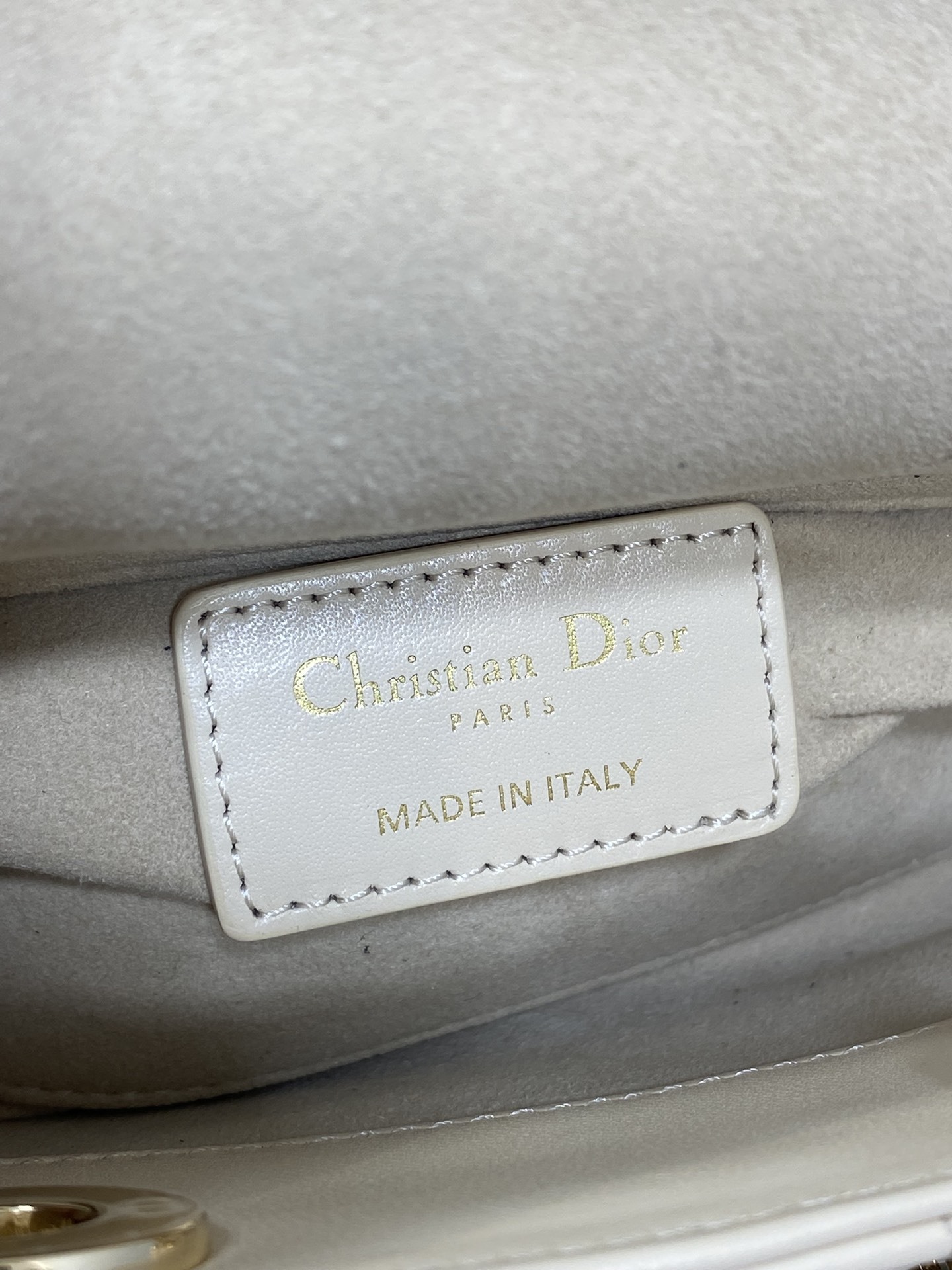 浅象牙迷你现货‼️D-Joy bag羊皮2023款时尚果然就是轮回,回归了一把中古戴妃长方包形,短链条➕