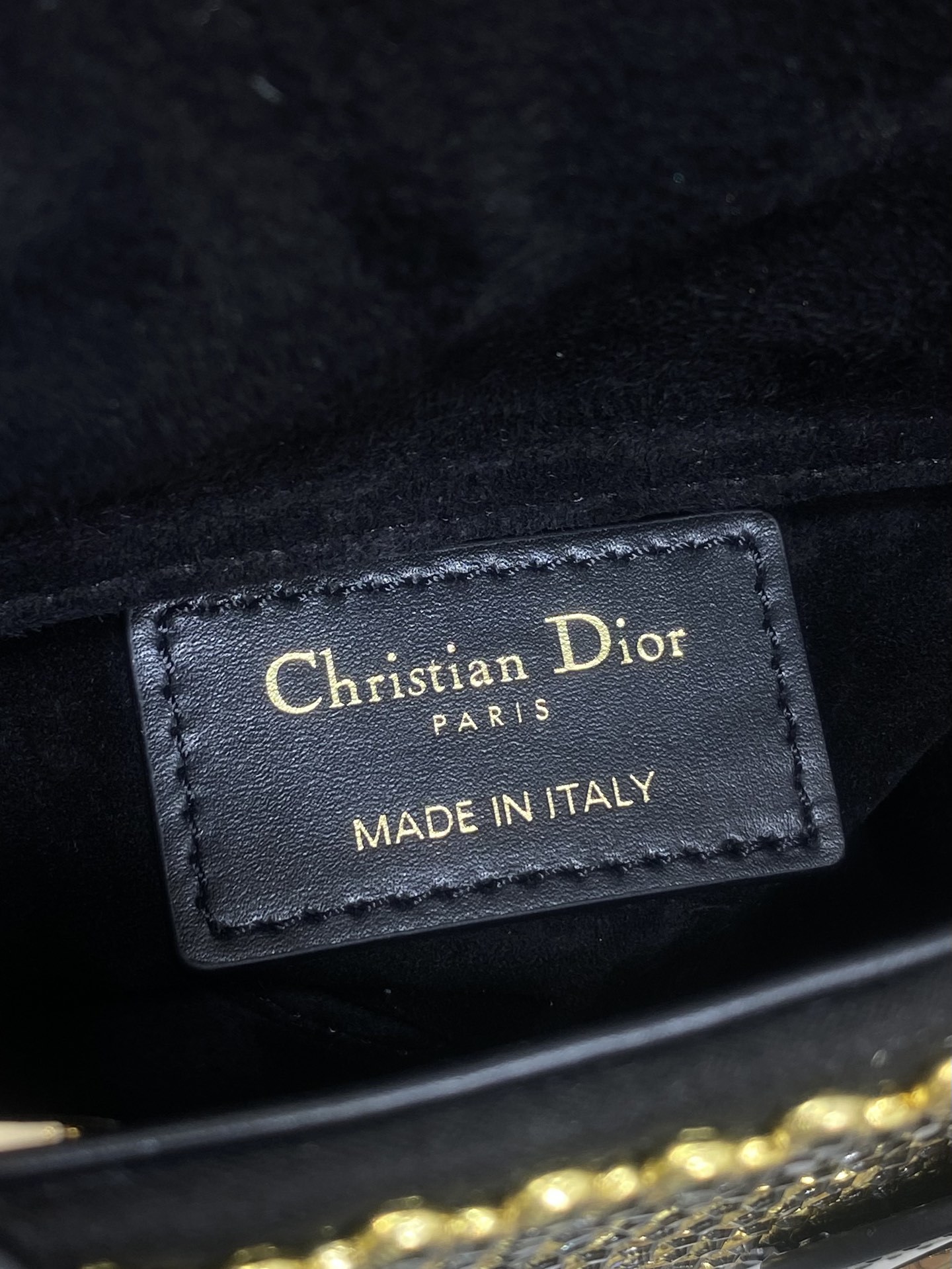 现货‼️Lady最新限量手工珠子micro系列,一只什么都装不下,只能装下可爱的小包包😘,皮面上的每一根