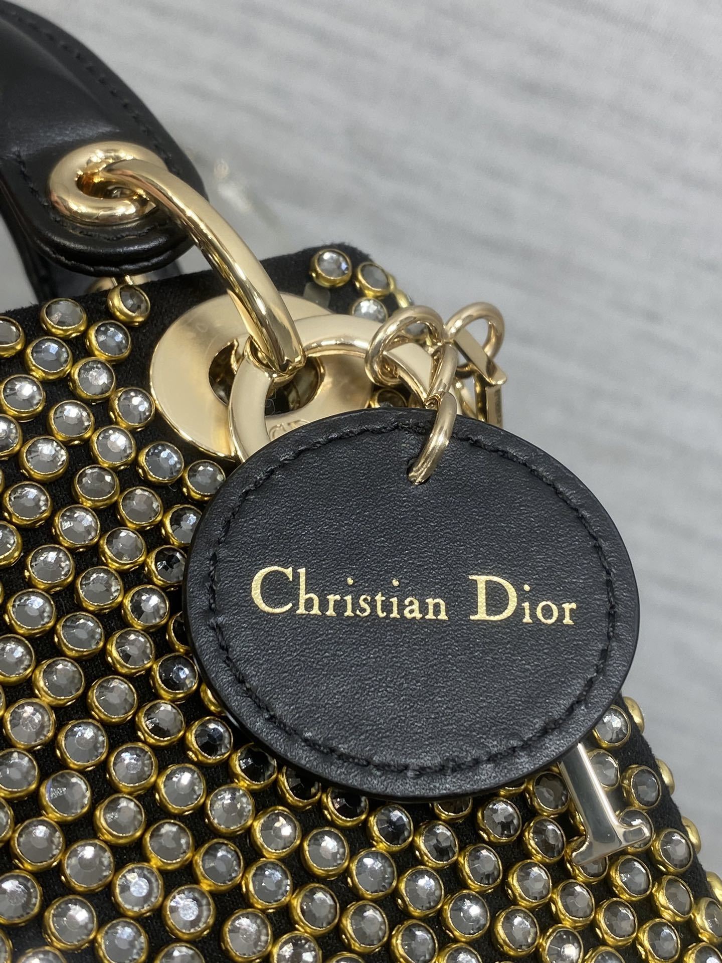 现货‼️Lady最新限量手工珠子micro系列,一只什么都装不下,只能装下可爱的小包包😘,皮面上的每一根