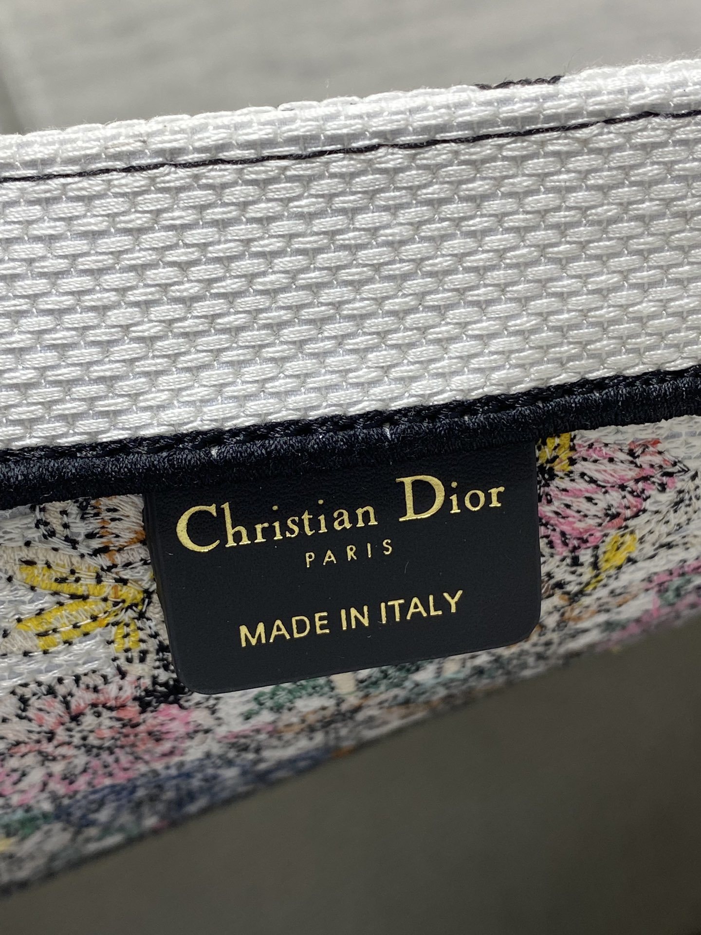 大号现货‼️ Tote最新春夏系列,彩色五角星刺绣图案,夏日气息扑面而来,高级的拼色,标志性的字母,超大