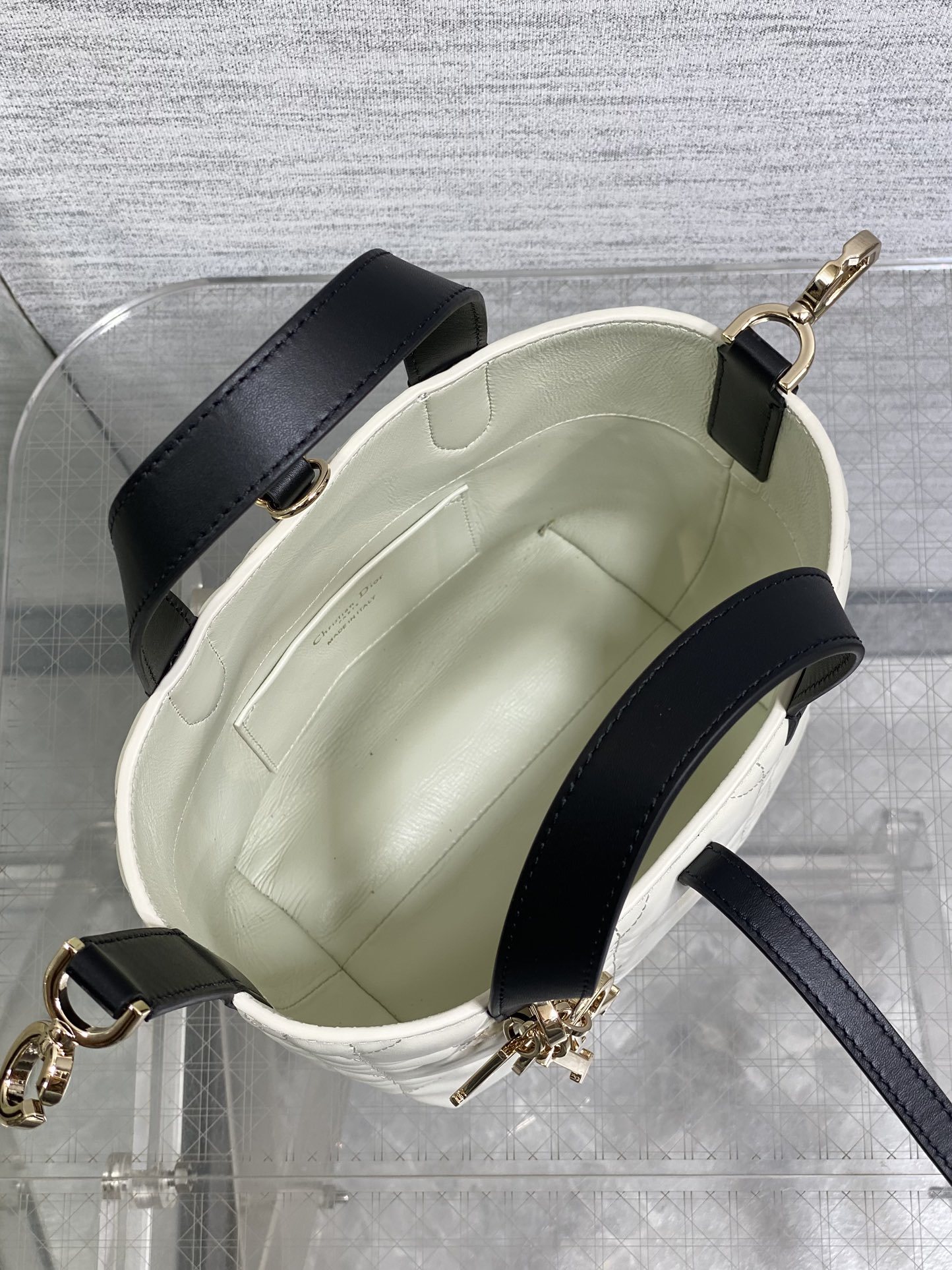 芯片版现货‼️Toujours竖版系列黑白拼色小号,最美的熊猫拼色来了,简约又不失百搭,专属的菜篮子,有