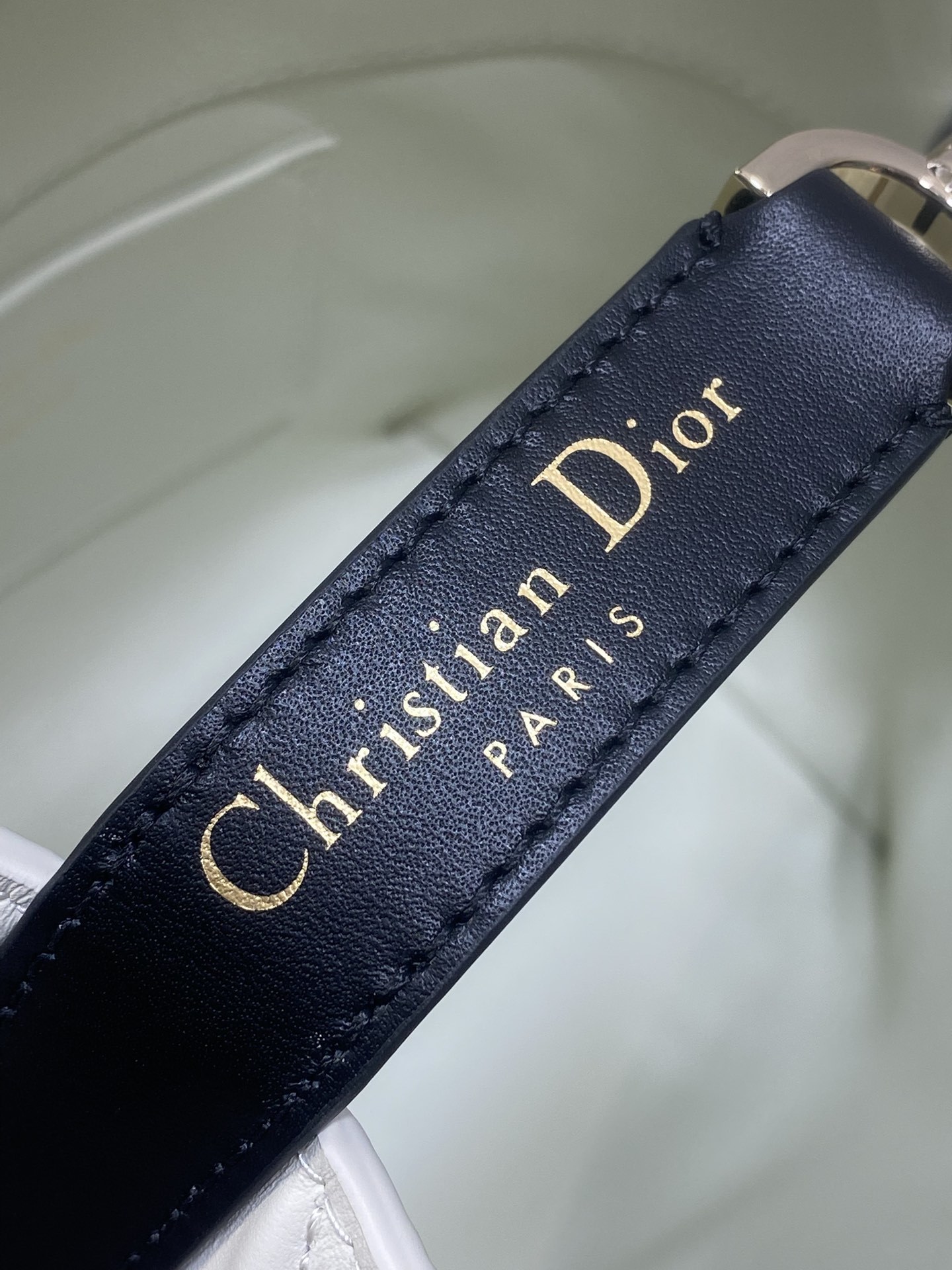 芯片版现货‼️Toujours竖版系列黑白拼色小号,最美的熊猫拼色来了,简约又不失百搭,专属的菜篮子,有