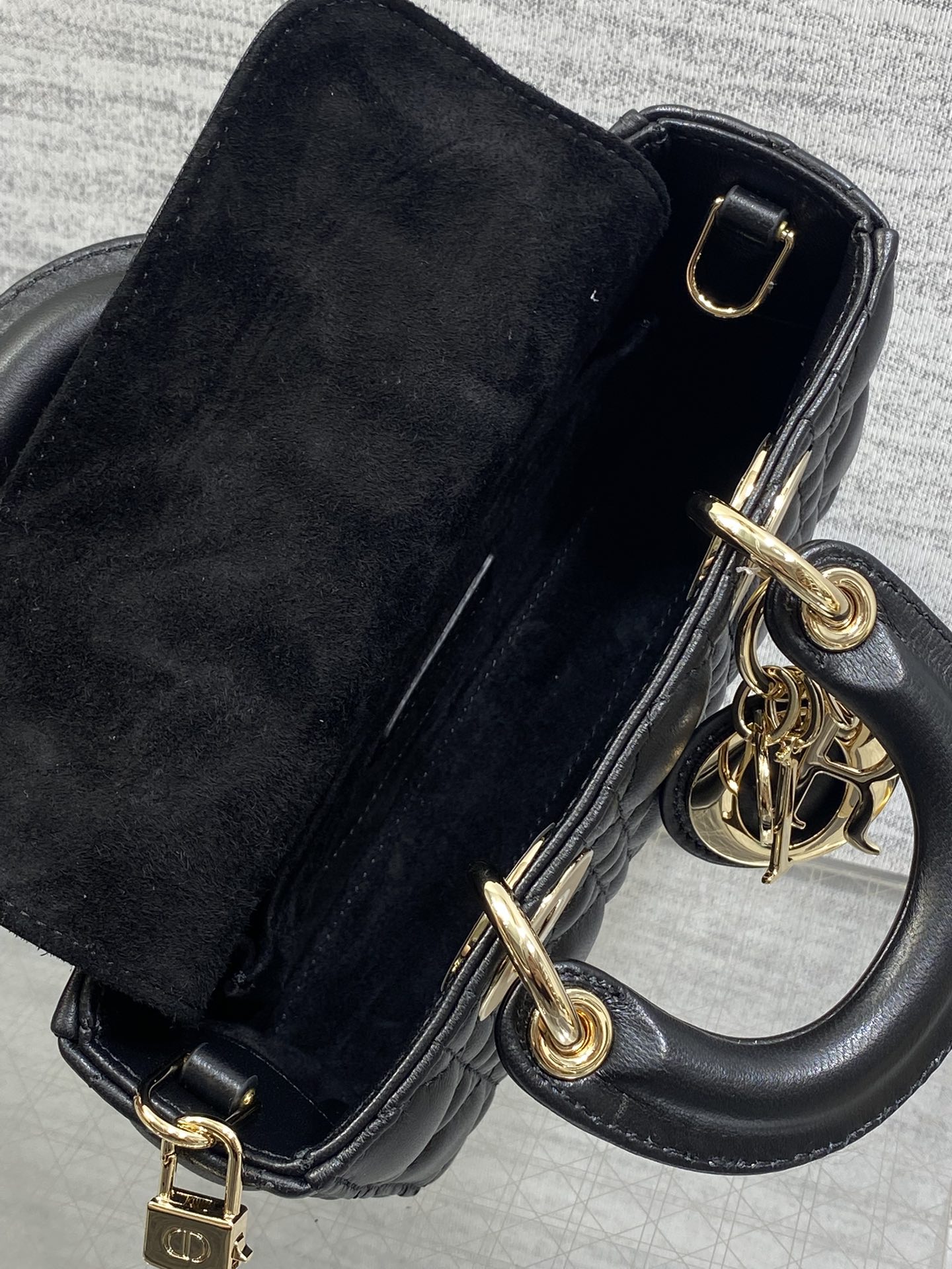 芯片版黑色现货‼️原厂皮内里配羊筋D-joy最新mini系列,说micro太小,小号太大的宝贝们都看过来