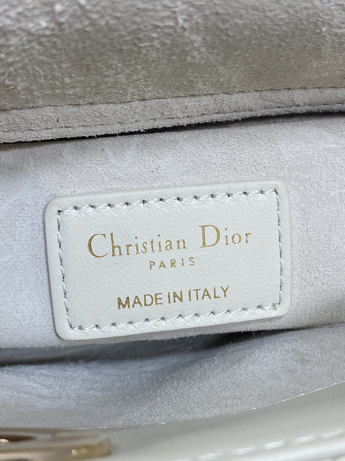 芯片版白色现货‼️原厂皮内里配羊筋D-joy最新mini系列,说micro太小,小号太大的宝贝们都看过来