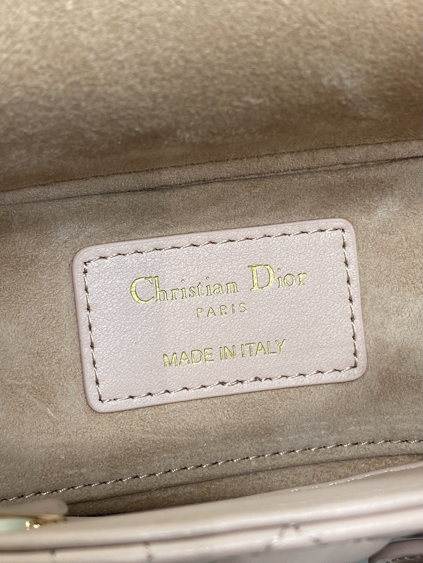 芯片版粉色现货‼️原厂皮内里配羊筋D-joy最新mini系列,说micro太小,小号太大的宝贝们都看过来