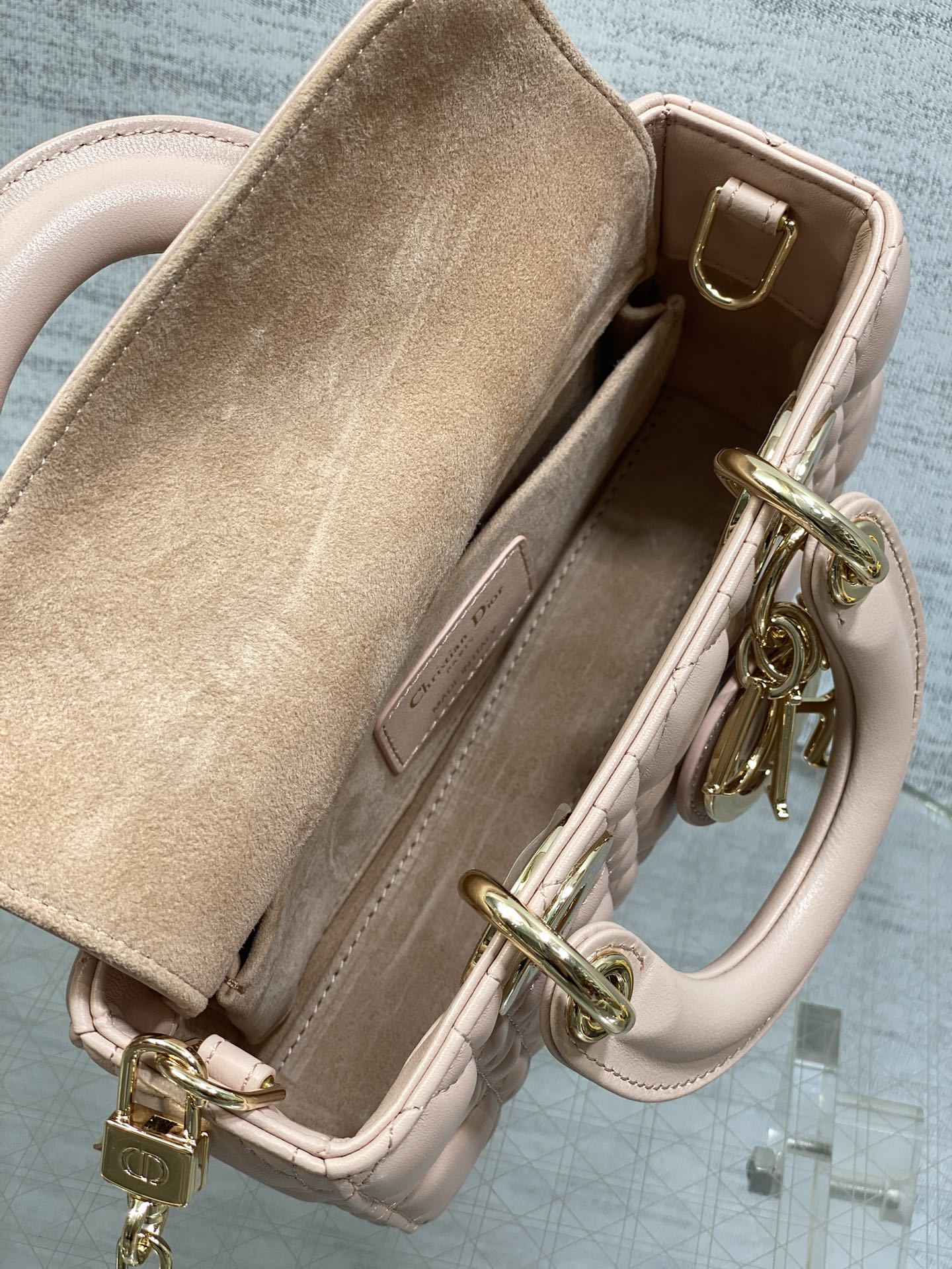 芯片版粉色现货‼️原厂皮内里配羊筋D-joy最新mini系列,说micro太小,小号太大的宝贝们都看过来