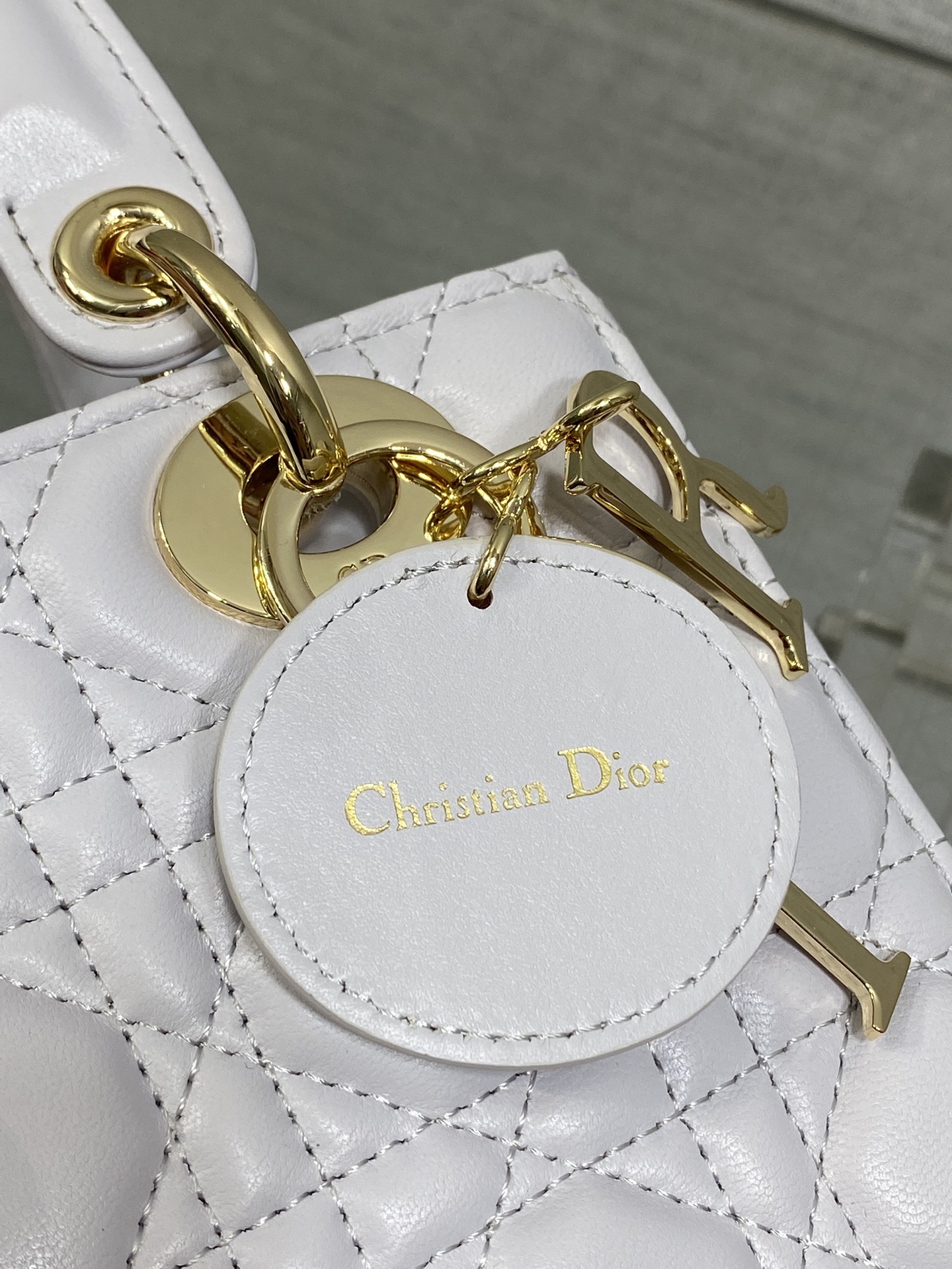 现货‼️Lady戴妃四格系列,经典的包形,甜美又不失优雅,春夏最新颜色,小清新风格🆕,搭配最新的字母肩带