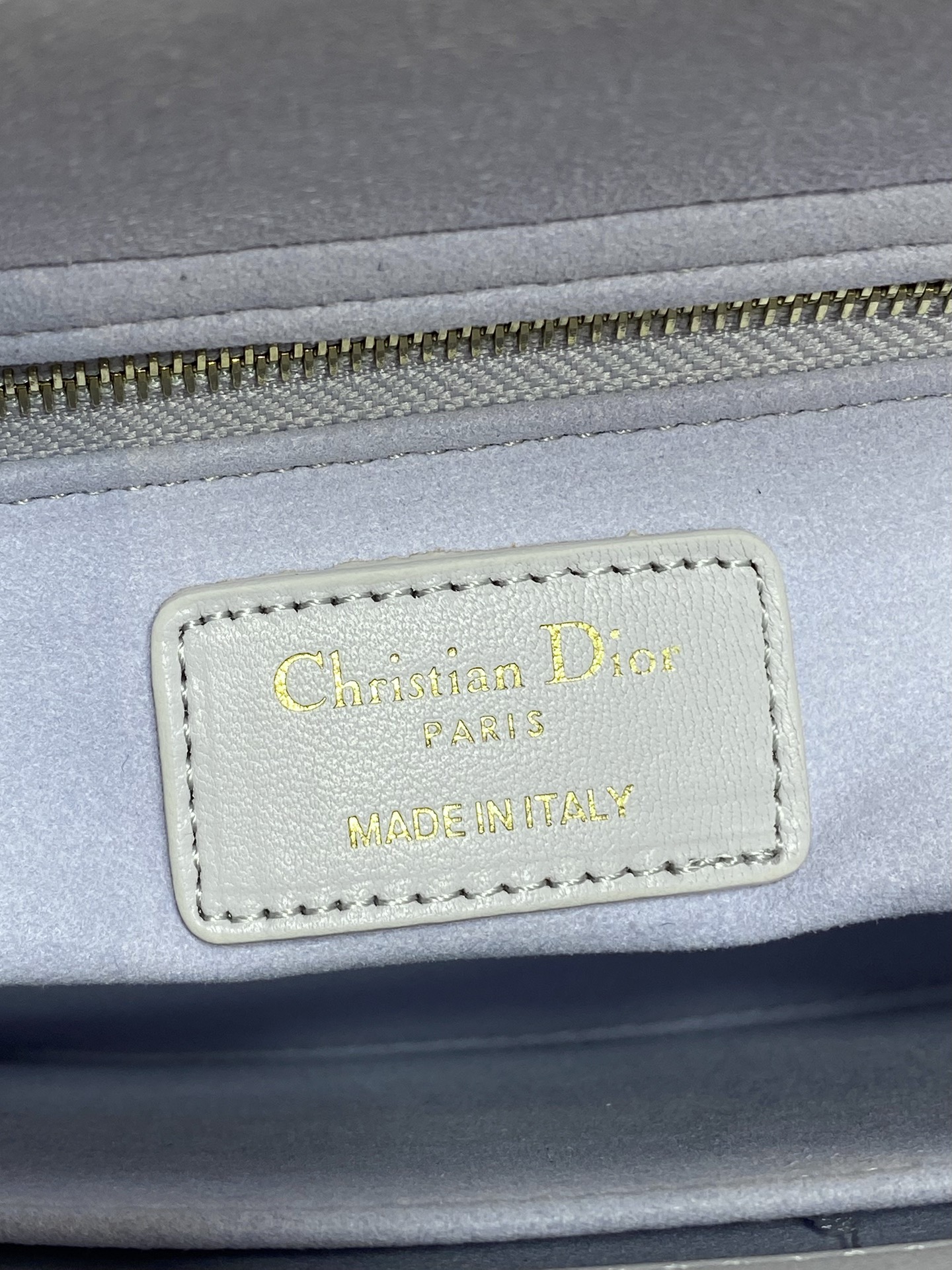 现货‼️Lady戴妃四格系列,经典的包形,甜美又不失优雅,春夏最新颜色,小清新风格🆕,搭配最新的字母肩带