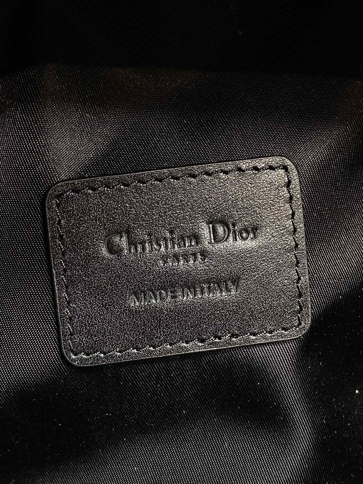 现货‼️Travel系列字母帆布小号双肩包超火的小号双肩包来拉,颜值超高狠狠种草,上身尺寸刚刚好包形简洁