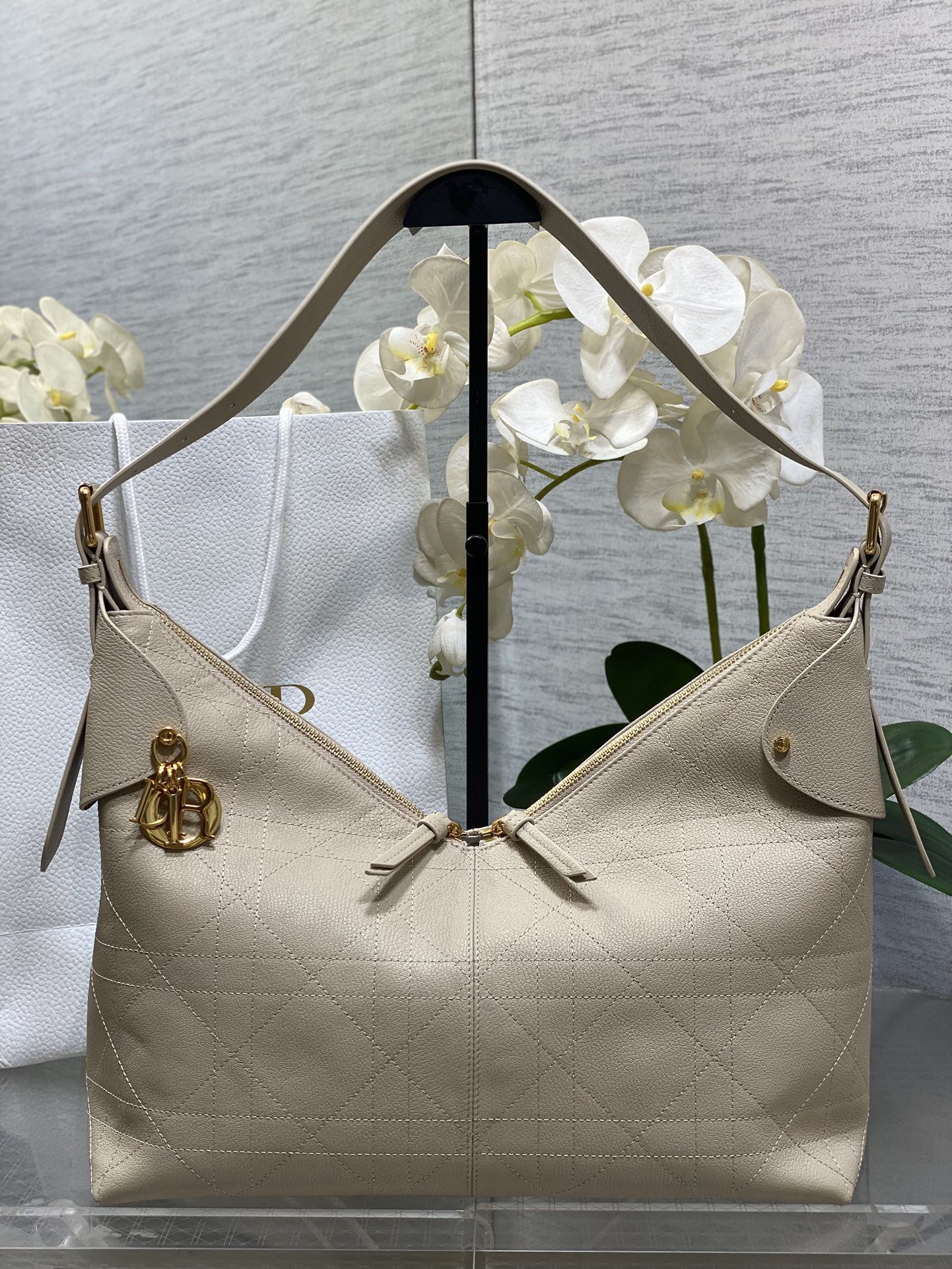 Los últimos bolsos 𝐃𝟏𝐎𝐑 𝐕𝐎𝐘𝐀𝐆𝐄