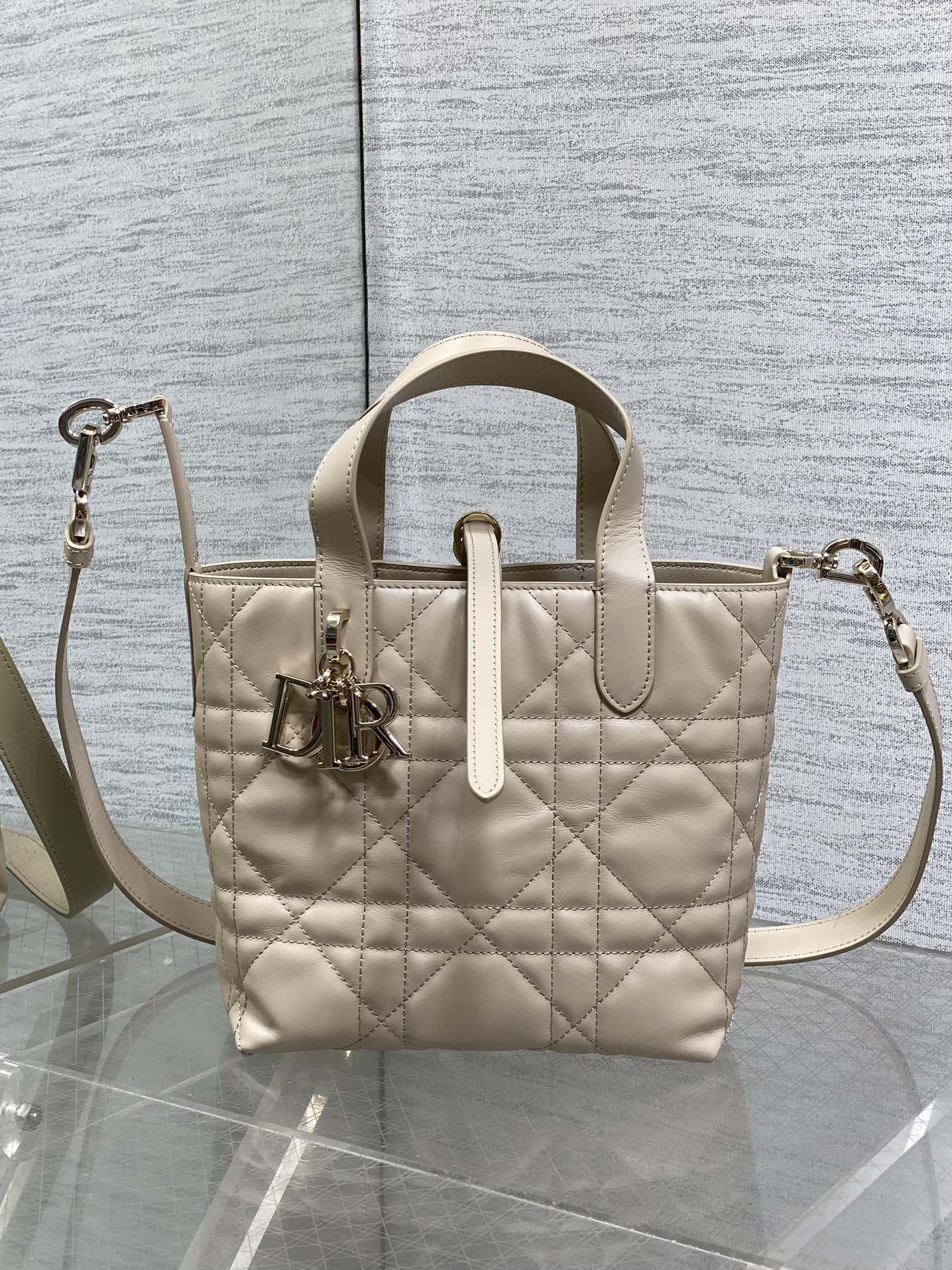 小号胭脂米现货‼️Toujours竖版系列小号，专属菜篮子，有点太美了，高颜值包包，轻松拿捏高级感，超大