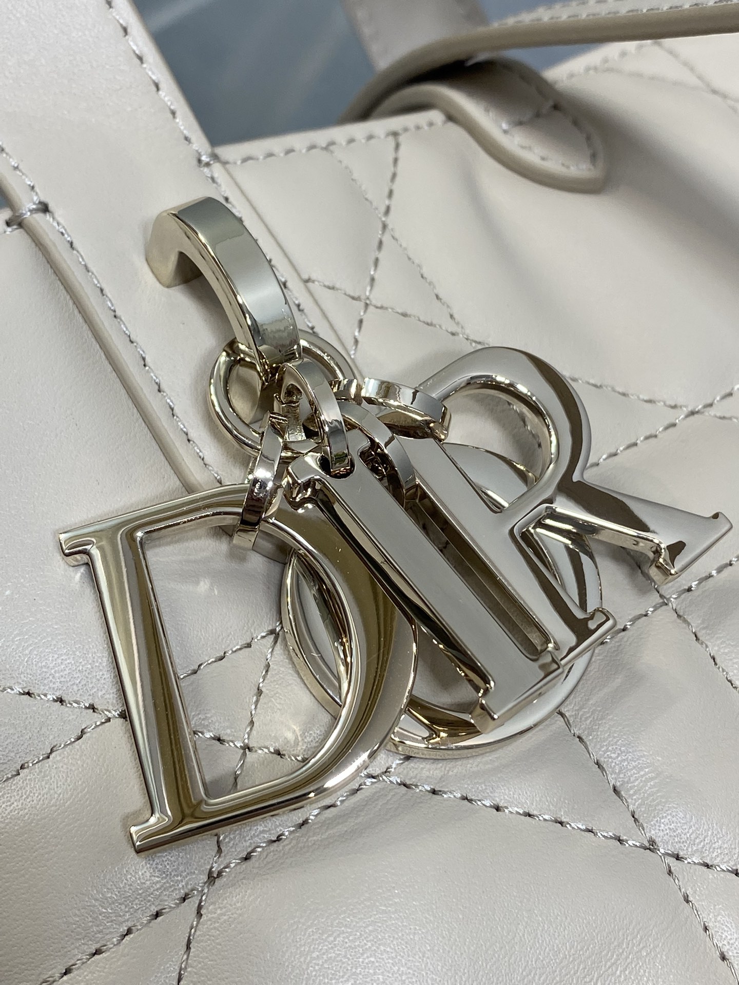 小号胭脂米现货‼️Toujours竖版系列小号，专属菜篮子，有点太美了，高颜值包包，轻松拿捏高级感，超大