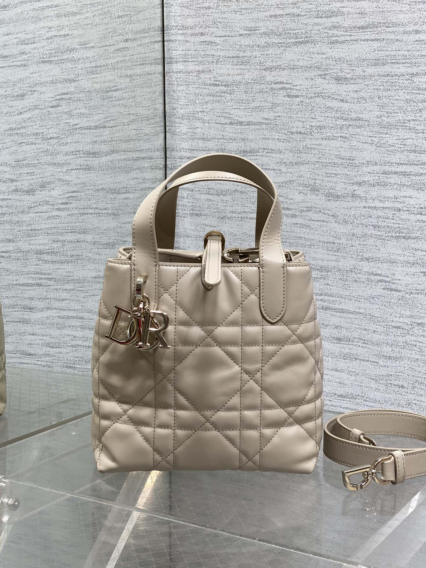 小号胭脂米现货‼️Toujours竖版系列小号，专属菜篮子，有点太美了，高颜值包包，轻松拿捏高级感，超大