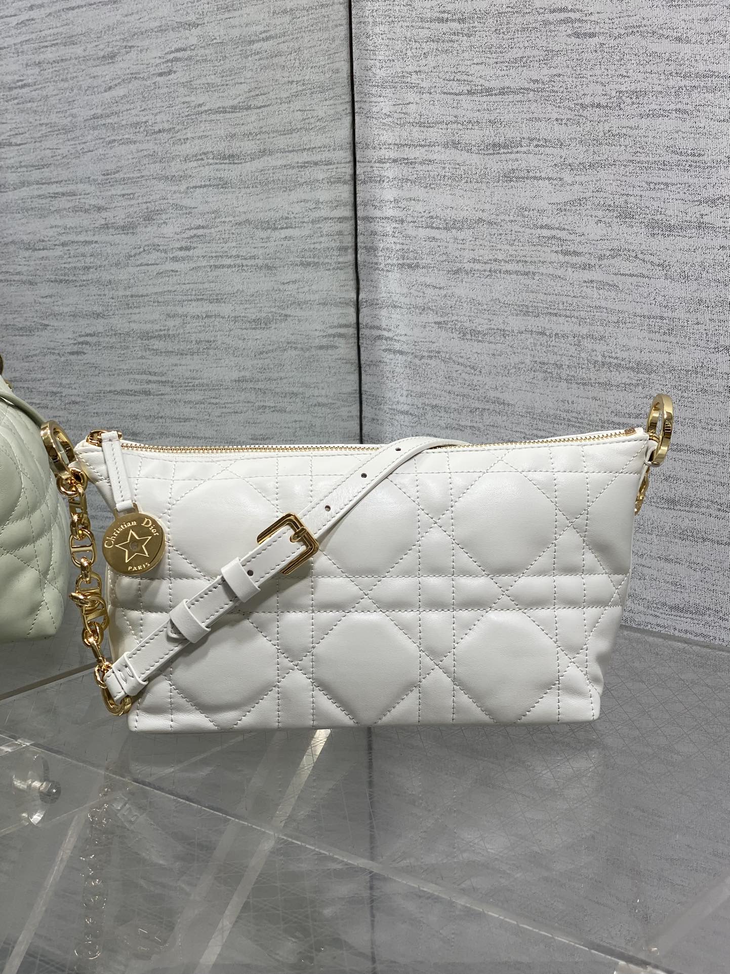 现货‼️Hobo star 链条手袋系列，升级版饭盒包，设计实用，加配可调节长肩带，大大提升了实用性，廓