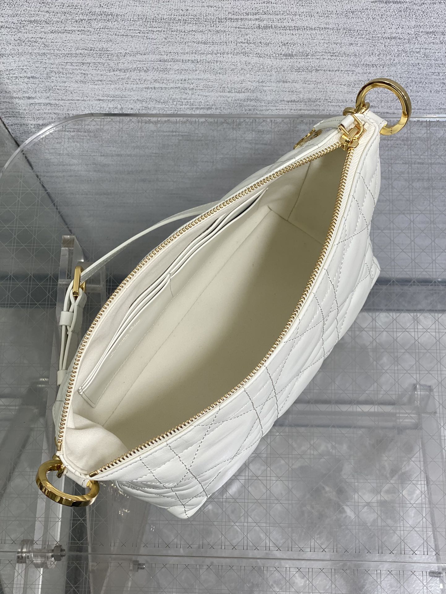 现货‼️Hobo star 链条手袋系列，升级版饭盒包，设计实用，加配可调节长肩带，大大提升了实用性，廓