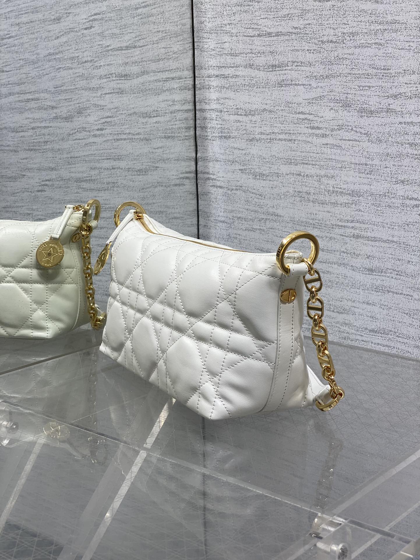 现货‼️Hobo star 链条手袋系列，升级版饭盒包，设计实用，加配可调节长肩带，大大提升了实用性，廓