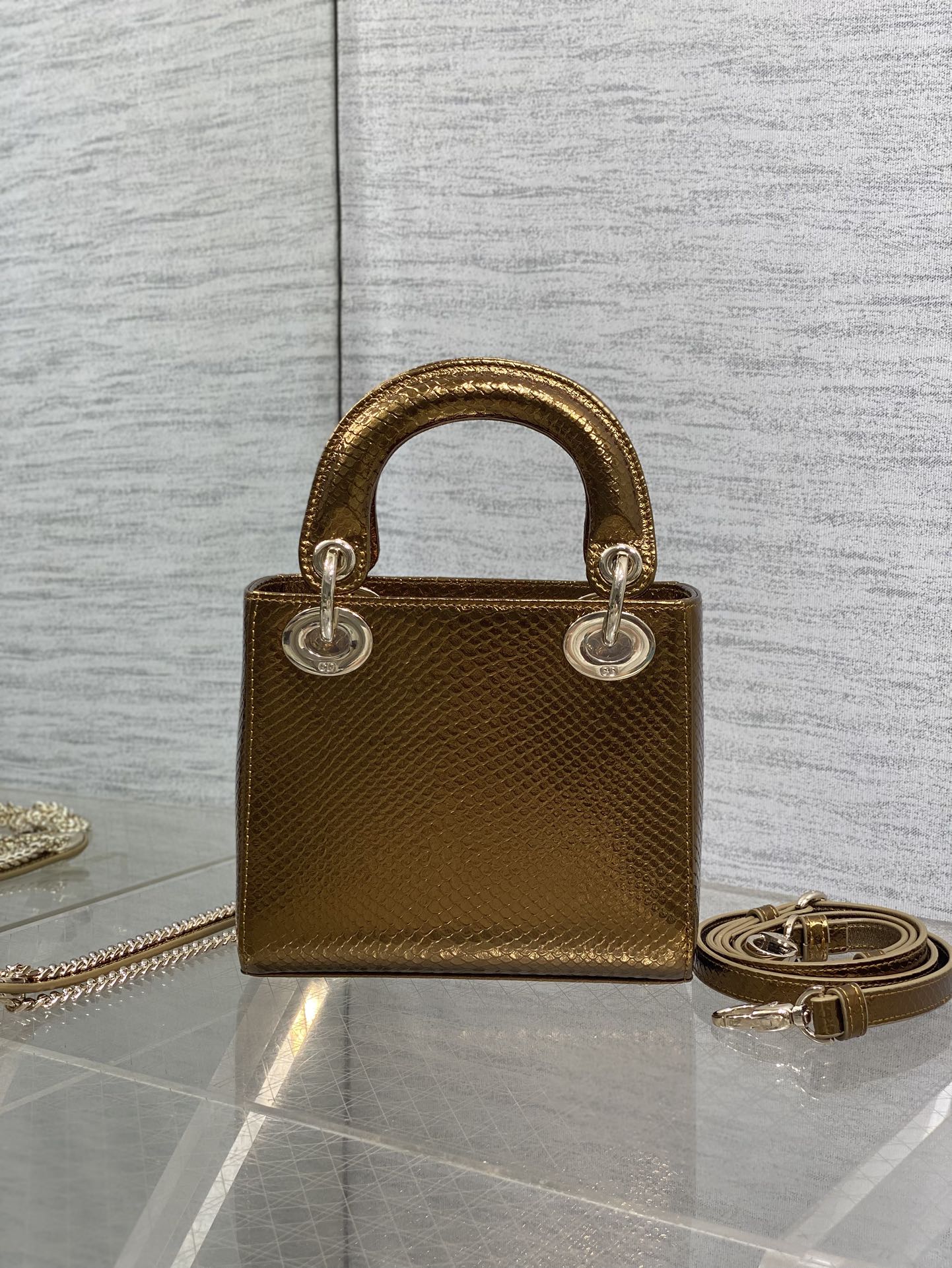 现货‼️Lady戴妃三格珍稀蛇皮闪亮登场，高雅又不失个性，非它莫属👏🏼，科普一下每条蛇皮的纹路都是独一无