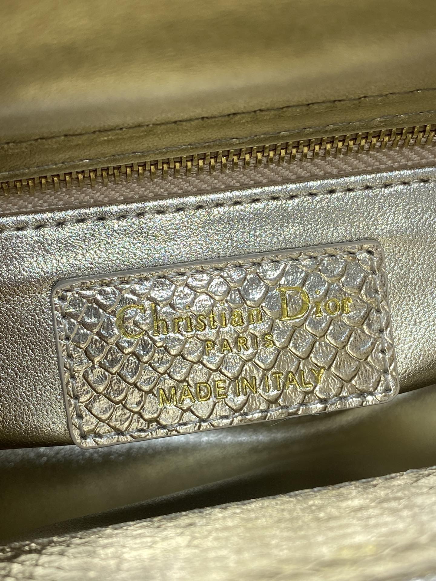 现货‼️Lady戴妃三格珍稀蛇皮闪亮登场，高雅又不失个性，非它莫属👏🏼，科普一下每条蛇皮的纹路都是独一无