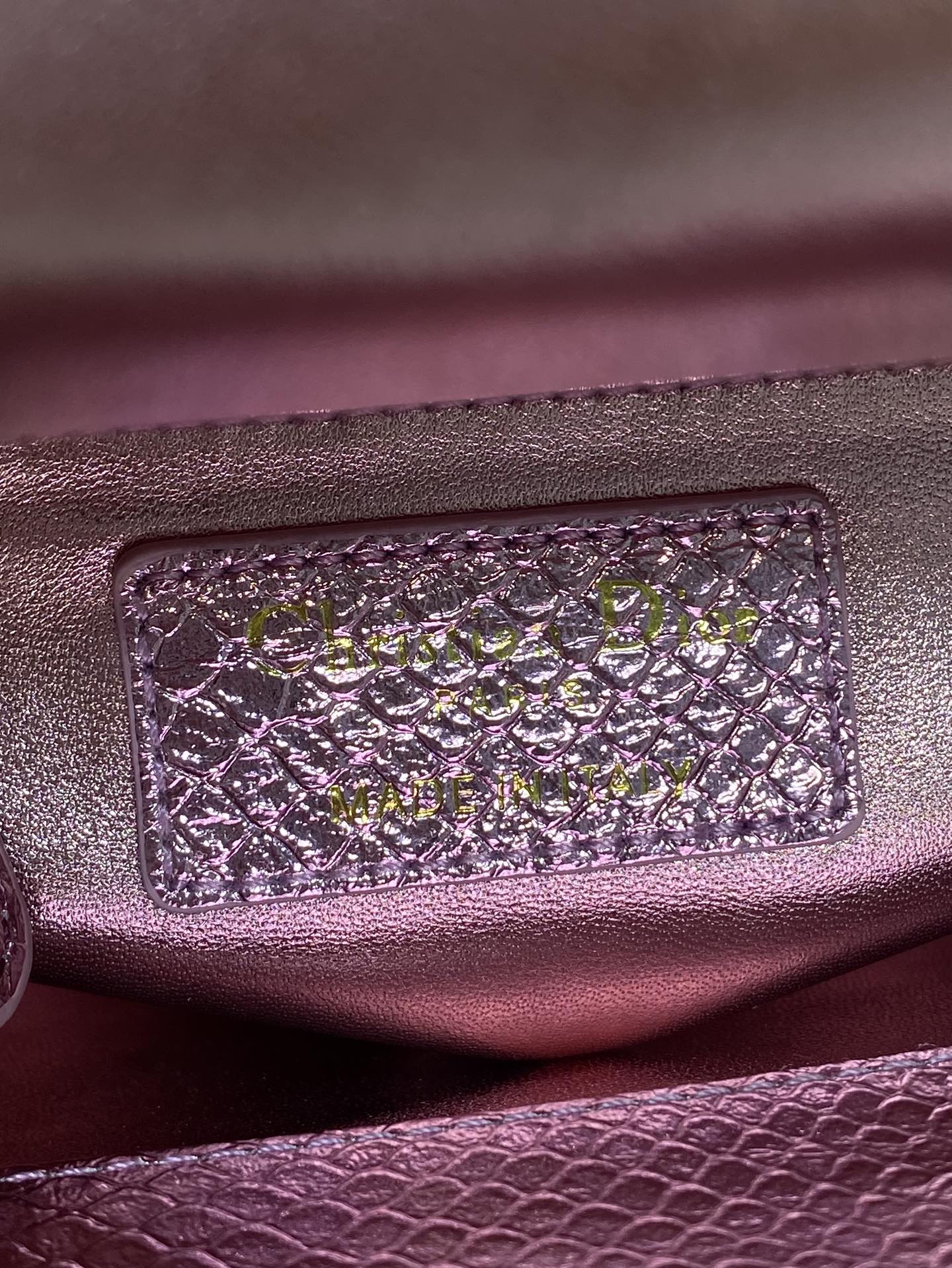 现货‼️Lady戴妃三格珍稀蛇皮闪亮登场，高雅又不失个性，非它莫属👏🏼，科普一下每条蛇皮的纹路都是独一无