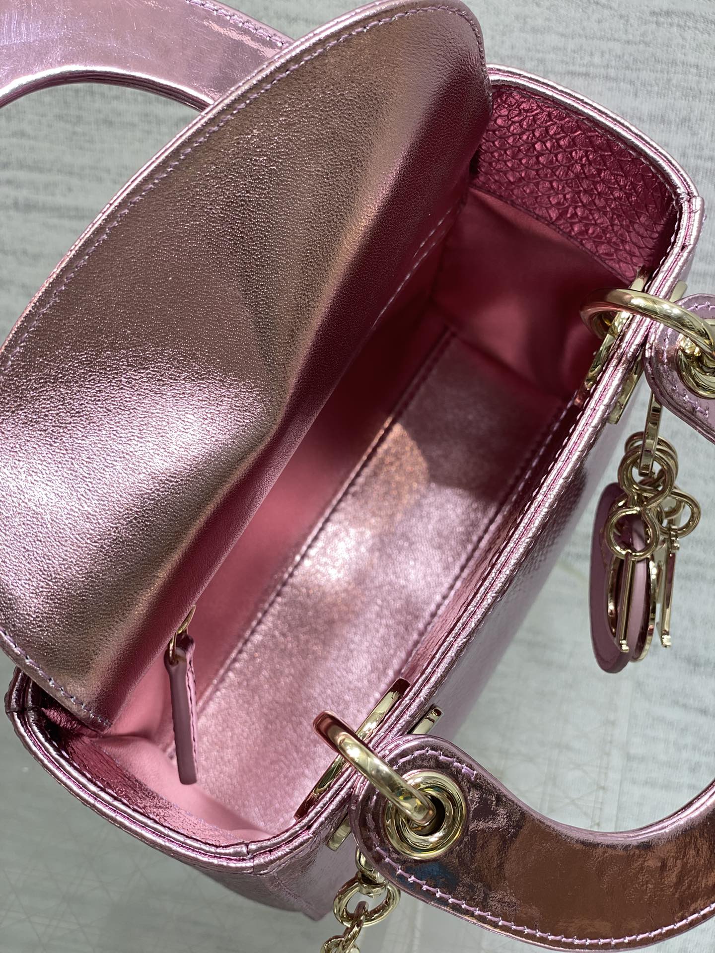 现货‼️Lady戴妃三格珍稀蛇皮闪亮登场，高雅又不失个性，非它莫属👏🏼，科普一下每条蛇皮的纹路都是独一无