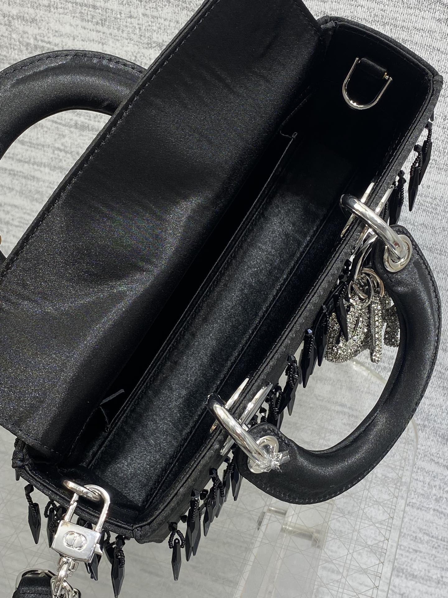 Dior Style Crossbody Bag style reference detail image 8 from source 741875