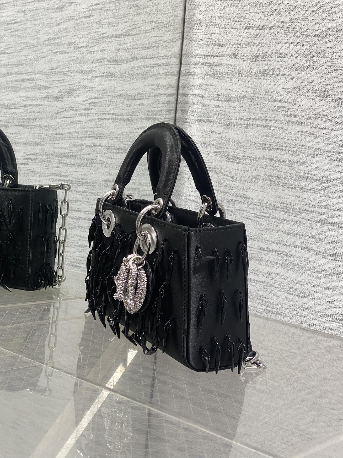 Dior Style Crossbody Bag style reference detail image 6 from source 741875