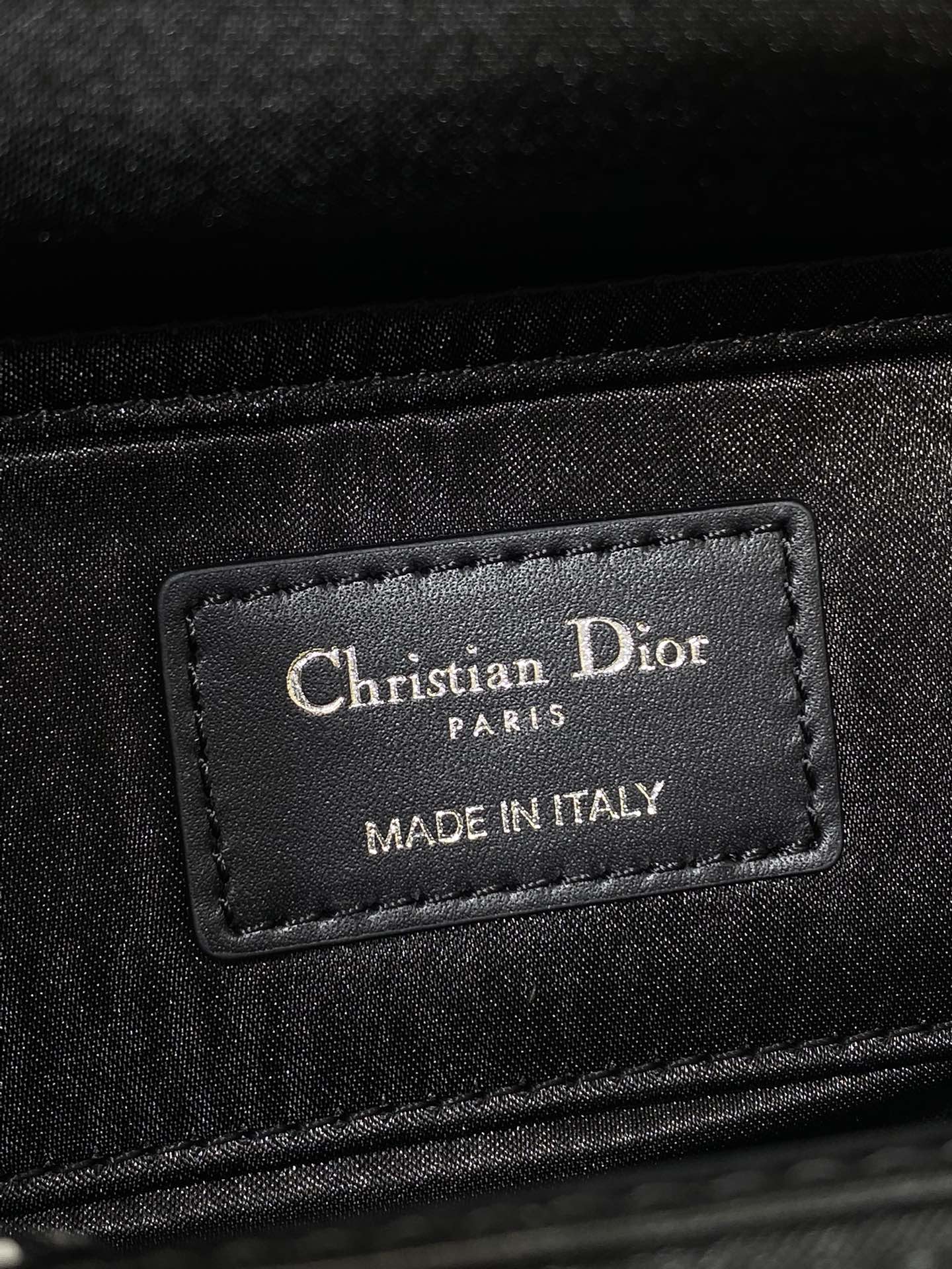 Dior Style Crossbody Bag style reference detail image 9 from source 741875
