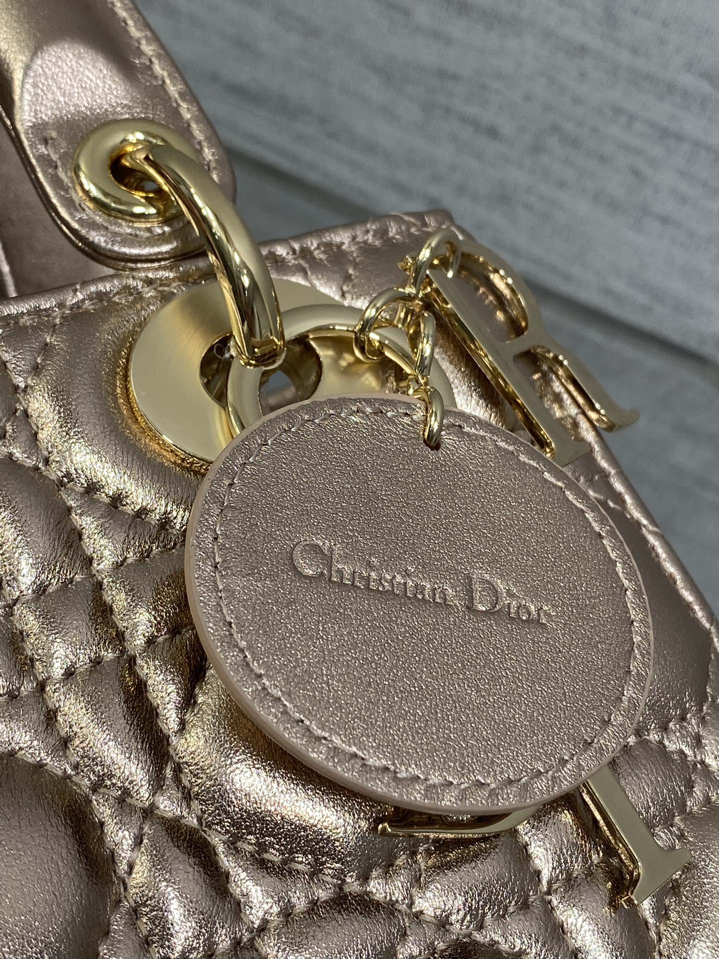 现货‼️Lady戴妃四格系列，经典的包形，甜美又不失优雅，春夏最新颜色，小清新风格🆕，搭配最新的字母肩带