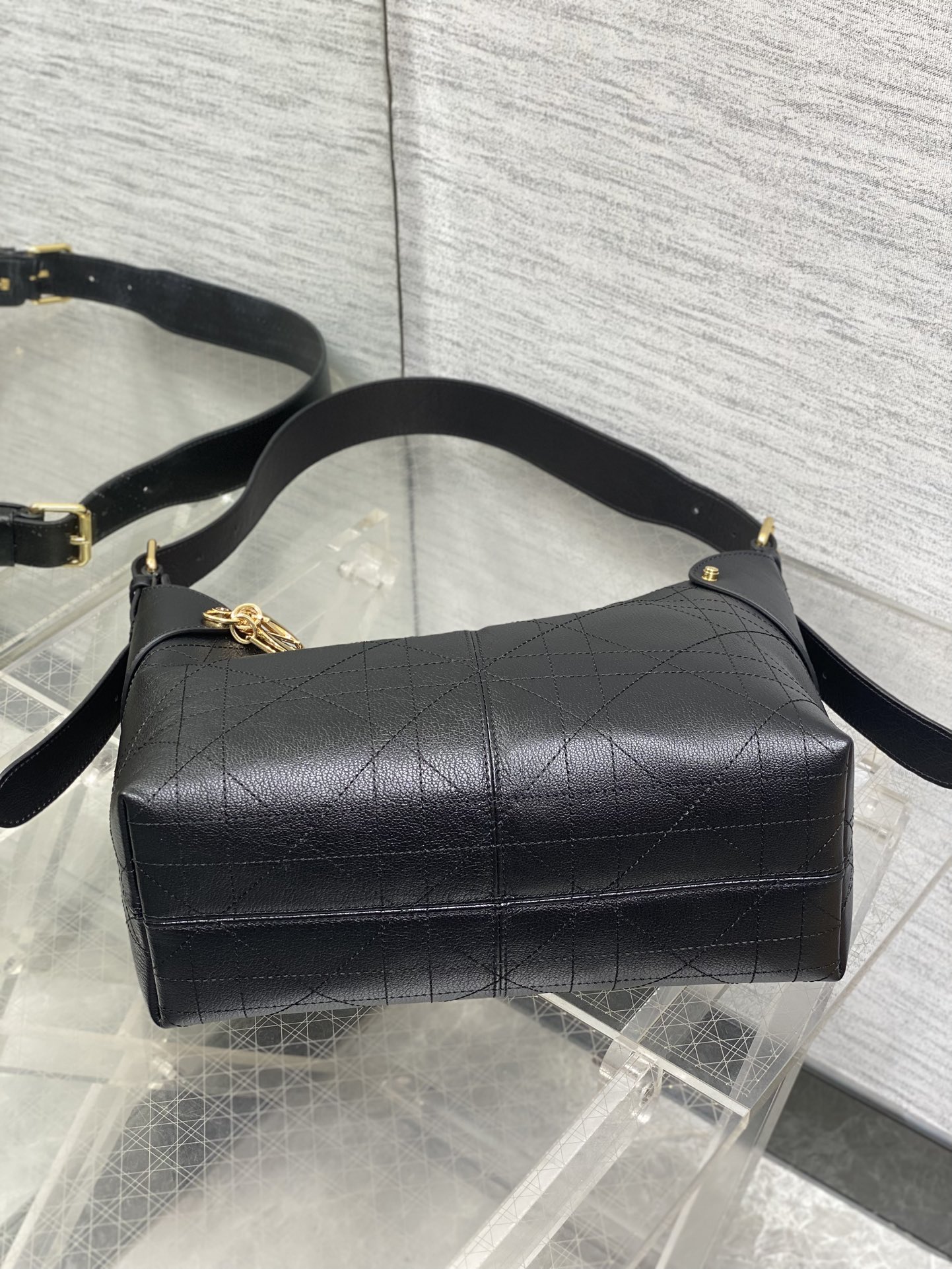 中号粒面皮现货‼️原厂皮品质带芯片版本Voyage秋冬系列油蜡皮又是一个王炸级别，直接击中心巴上自带松弛